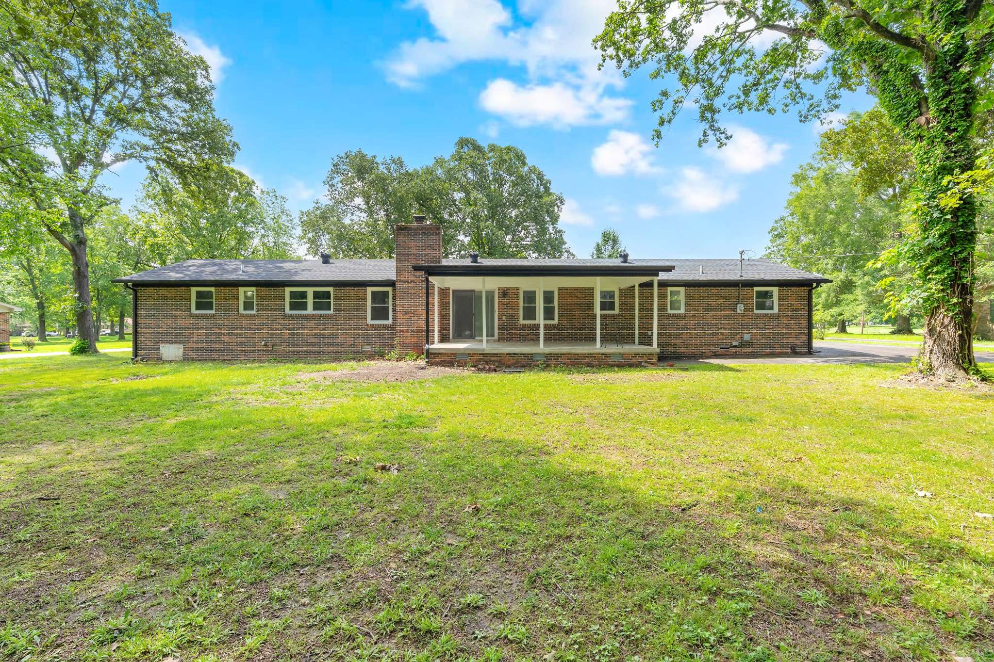 Tullahoma, TN 37388,305 Twelve Oaks Rd