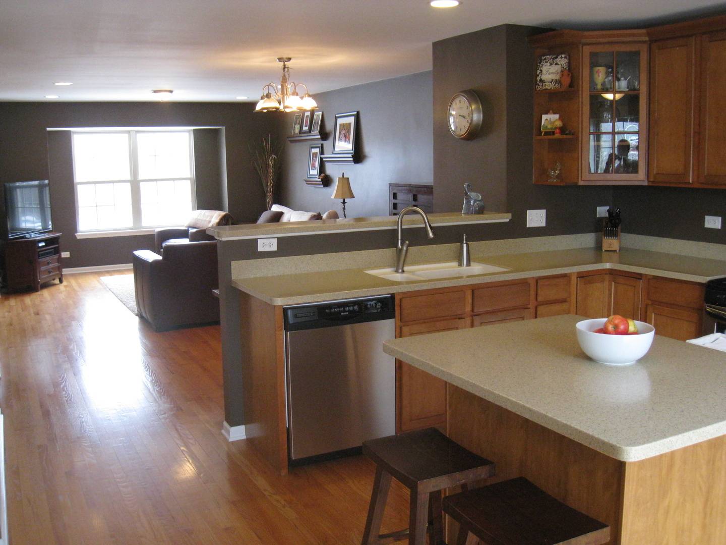 Palatine, IL 60067,412 N Eric DR