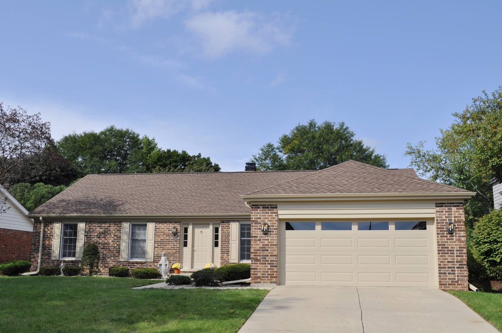 Arlington Heights, IL 60004,636 N Carlyle LN