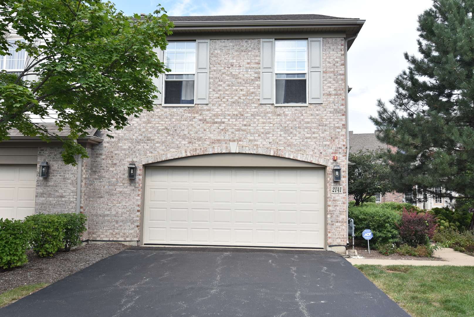 Hoffman Estates, IL 60192,2141 YALE CIR