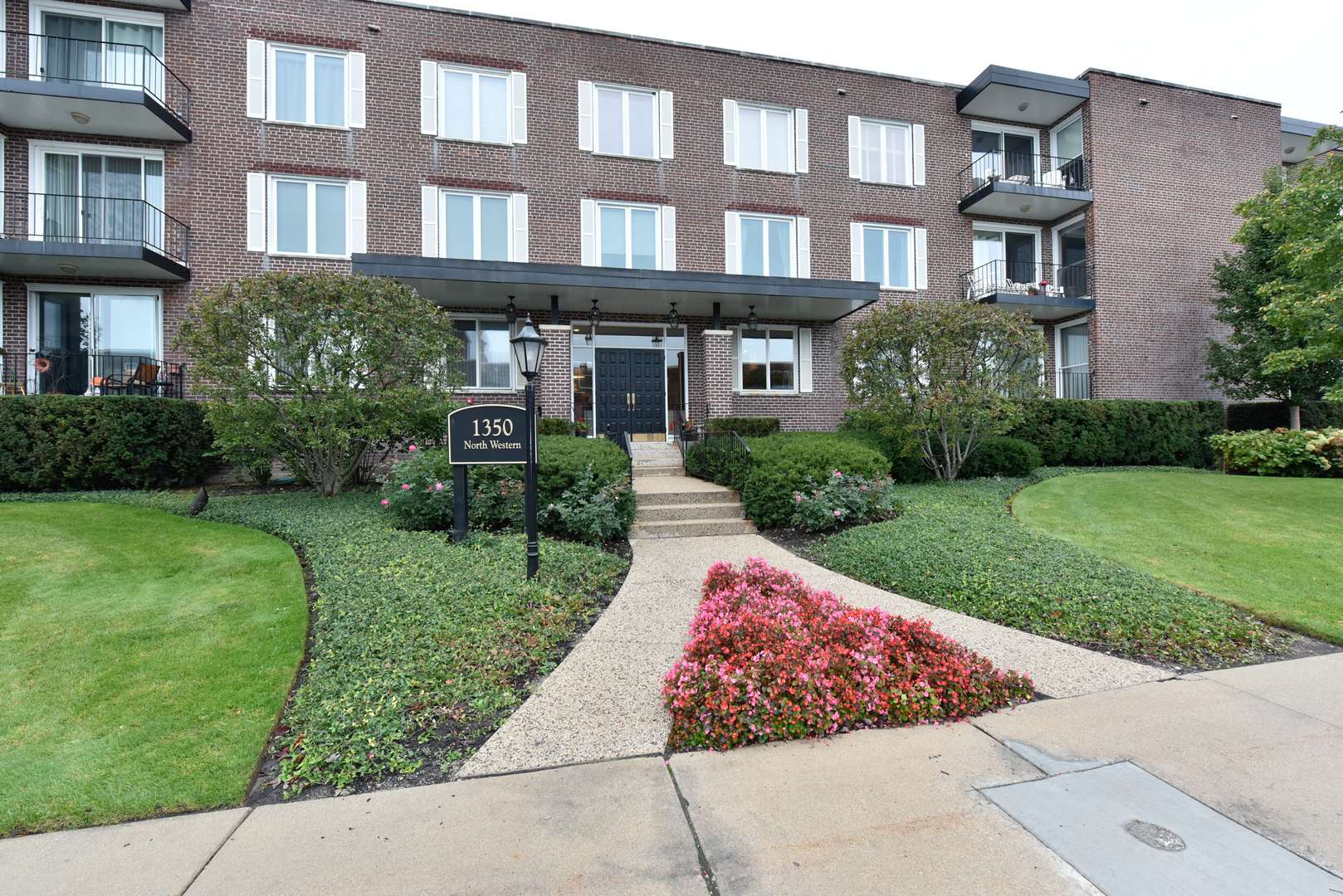 Lake Forest, IL 60045,1350 N Western AVE #211