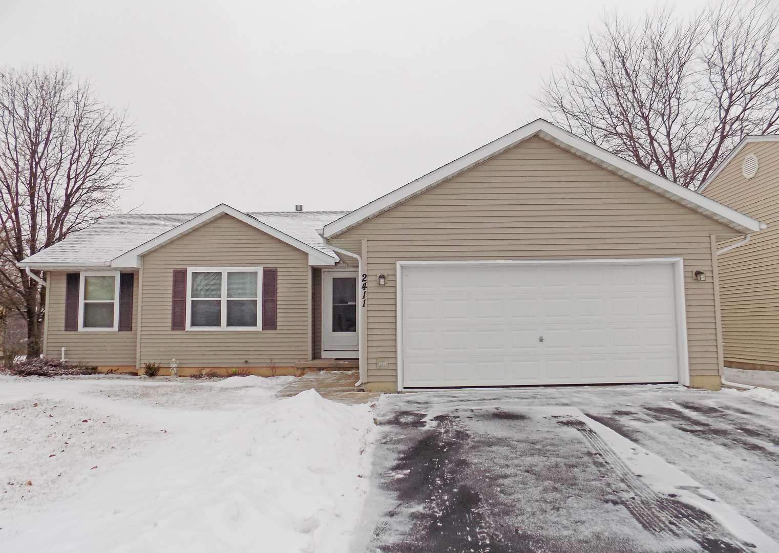 Sycamore, IL 60178,2411 Meadow Creek DR