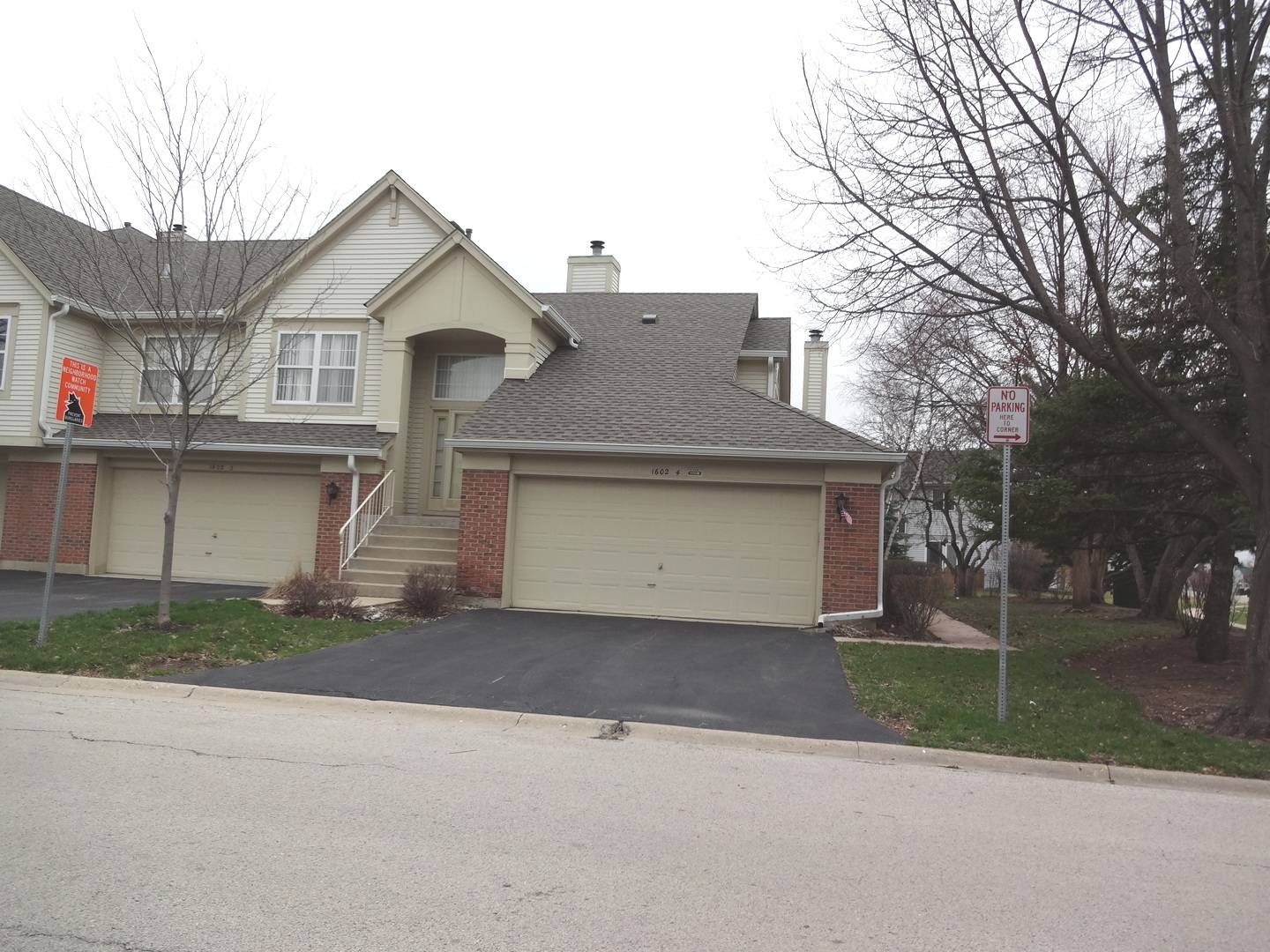 Bartlett, IL 60103,1602 Columbia CIR #4