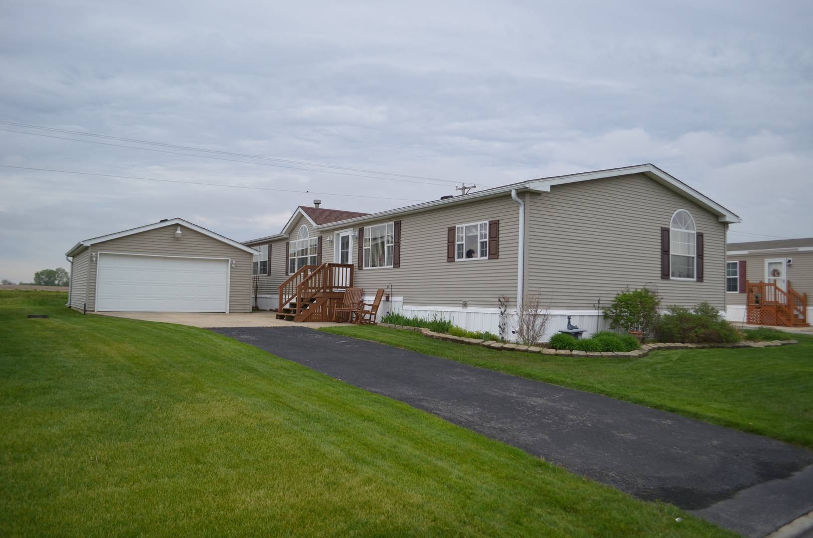 Beecher, IL 60401,34 drake LN