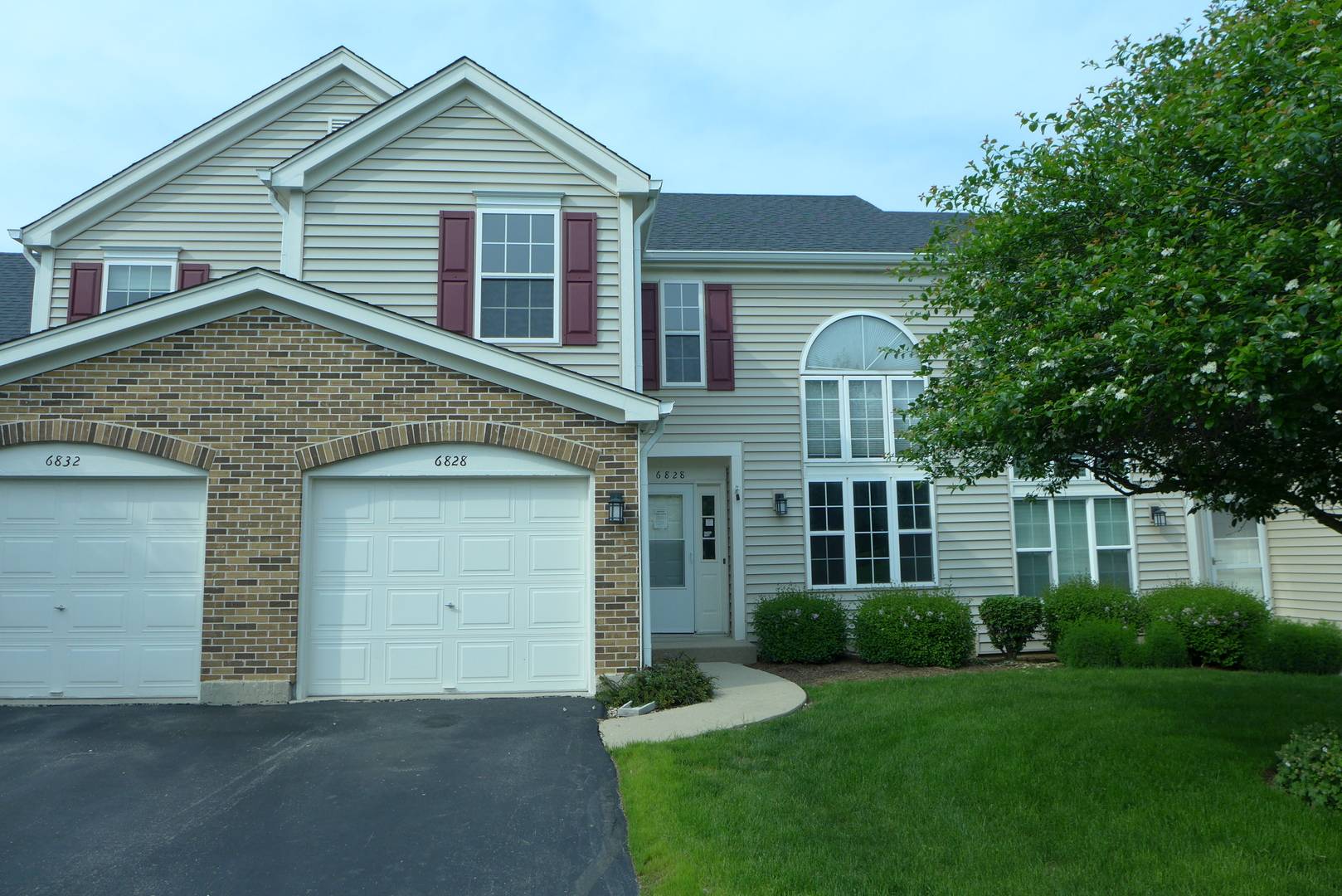 Gurnee, IL 60031,6828 Chesapeake CT