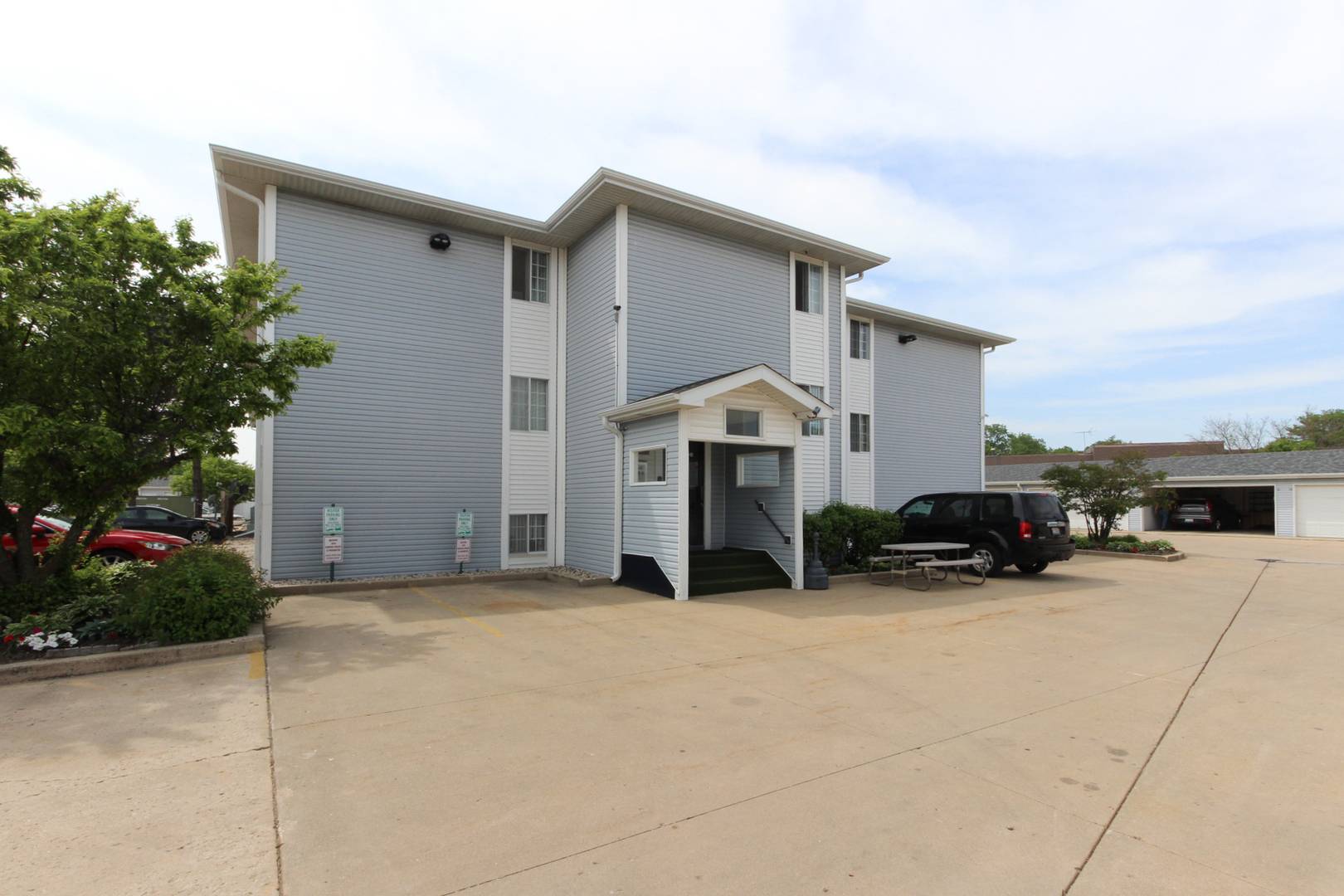 Waukegan, IL 60085,3170 W MONROE ST #201