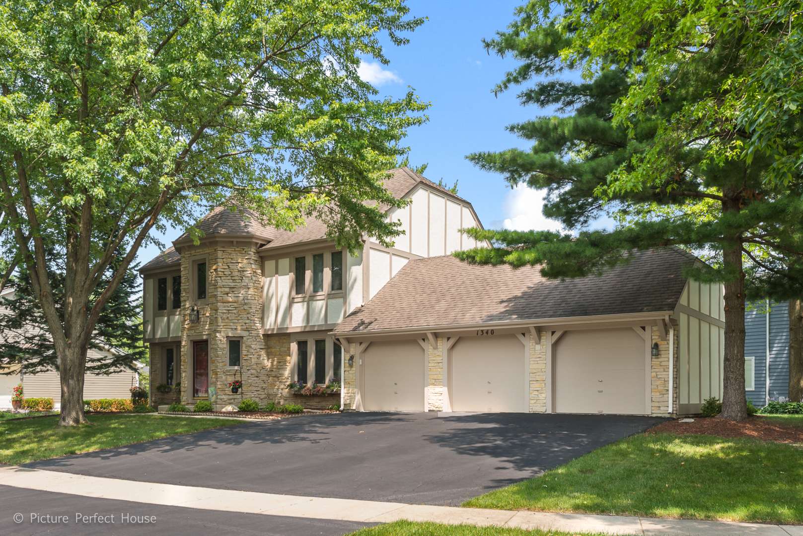 Naperville, IL 60563,1340 Ferncroft CT