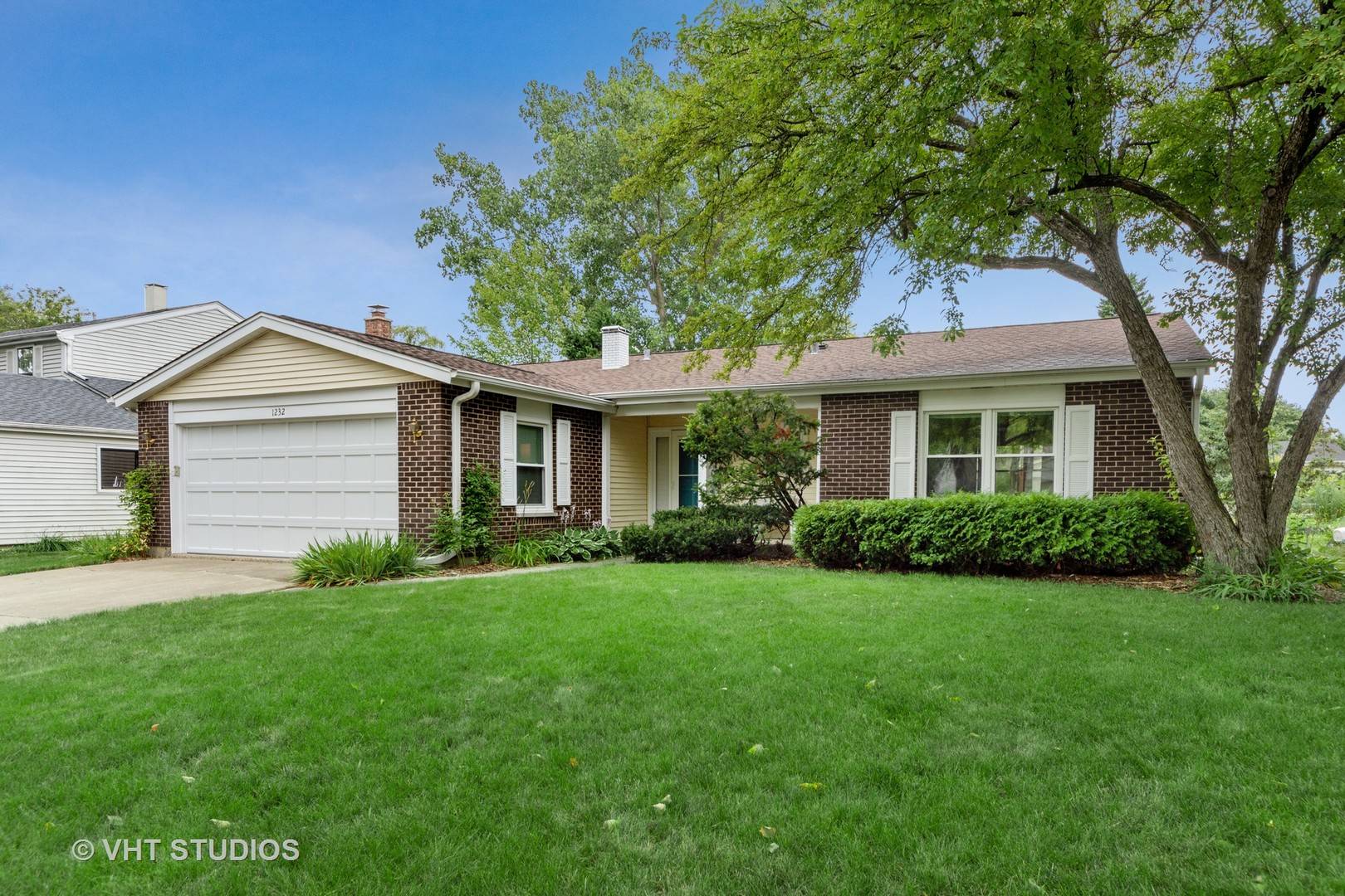 Buffalo Grove, IL 60089,1232 Mill Creek DR