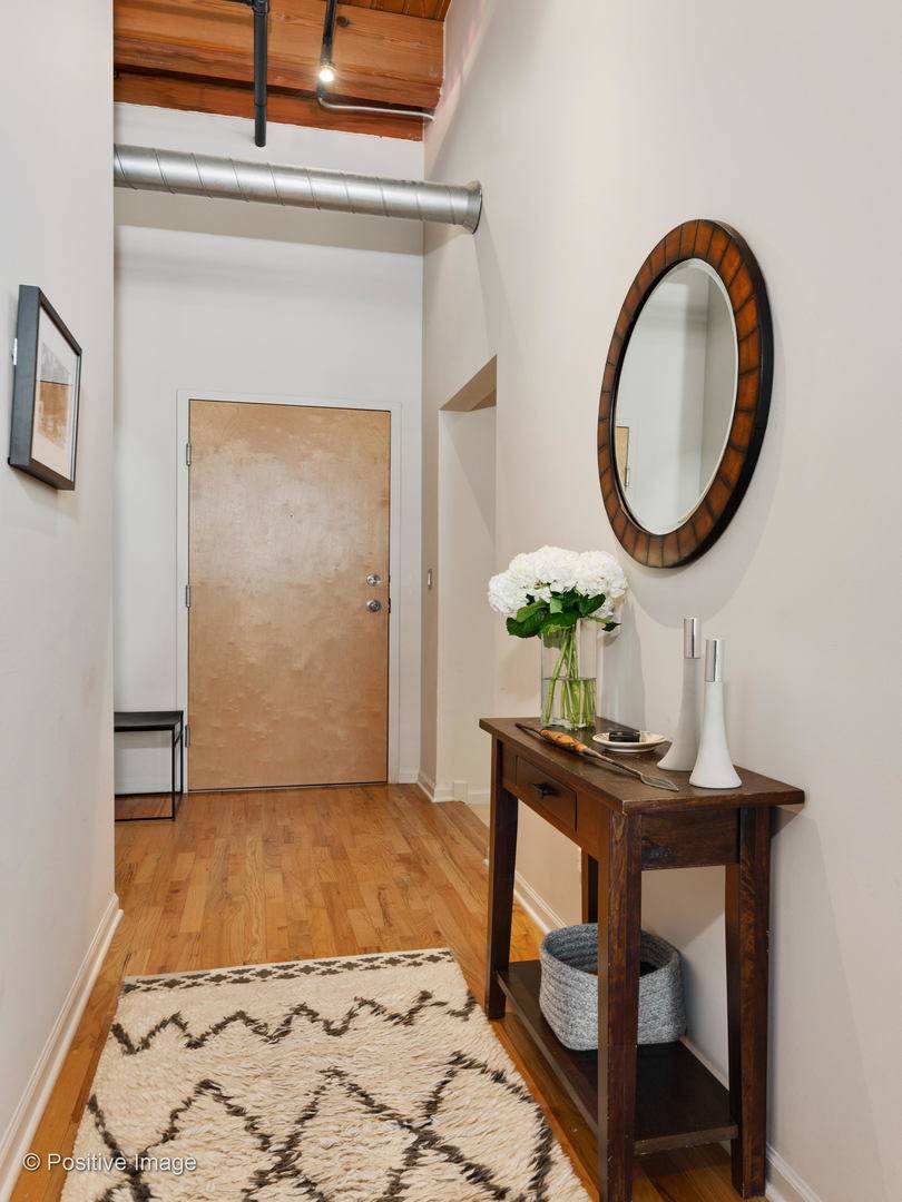 Chicago, IL 60654,525 W SUPERIOR ST #422