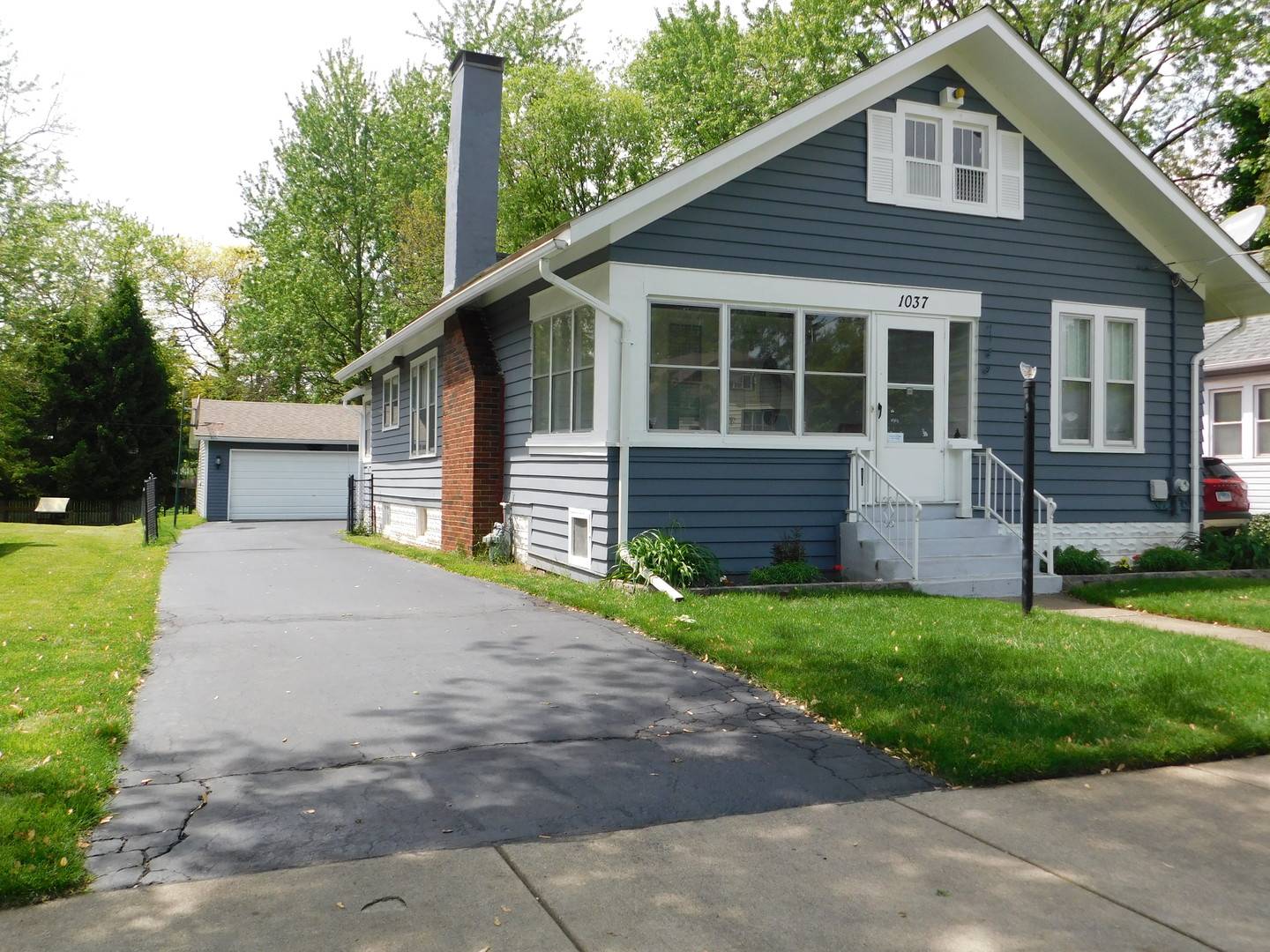 Aurora, IL 60505,1037 5th ST