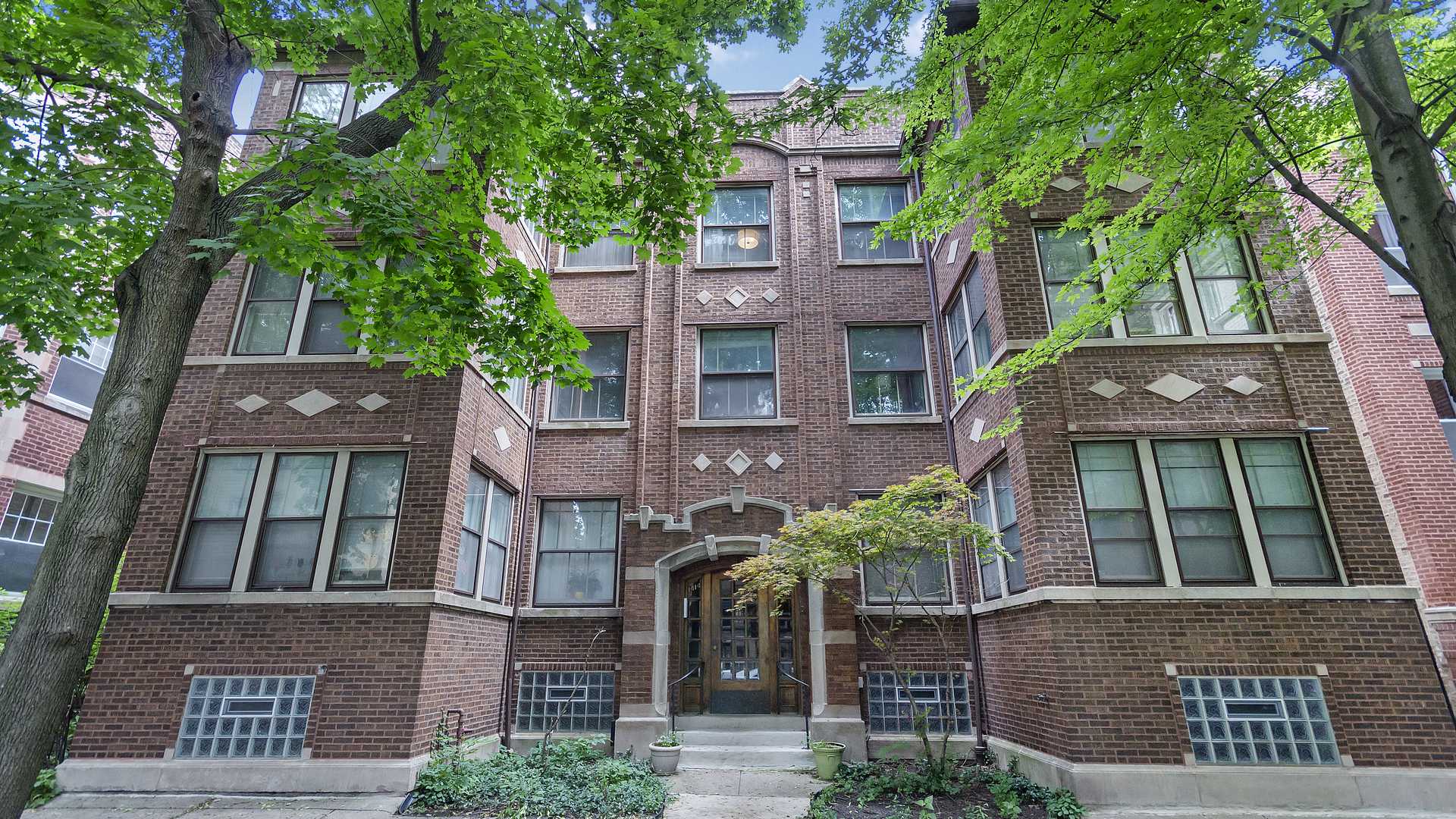 Chicago, IL 60660,1412 W Elmdale AVE #3E