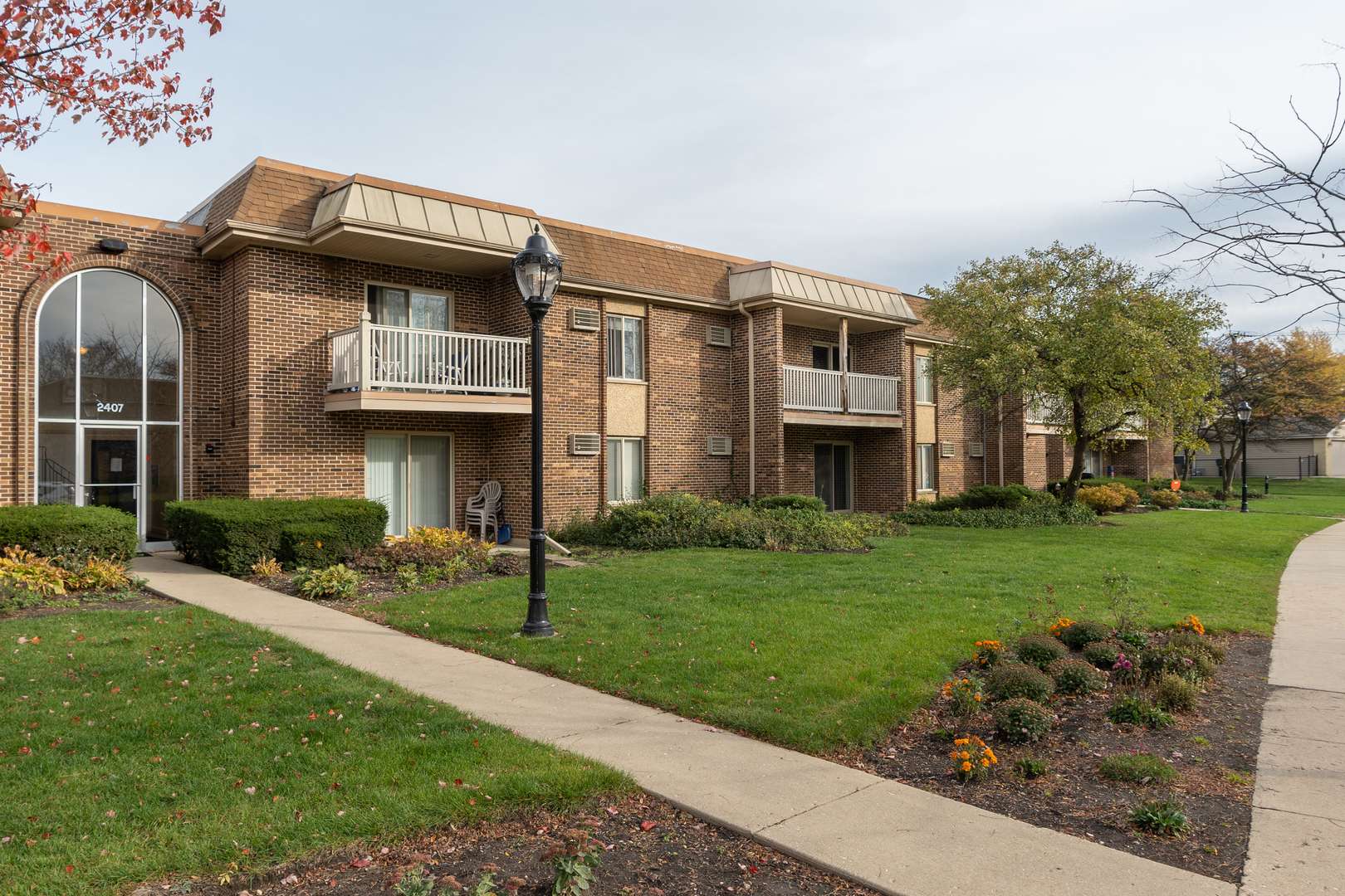 Arlington Heights, IL 60004,2403 N Kennicott DR #2E