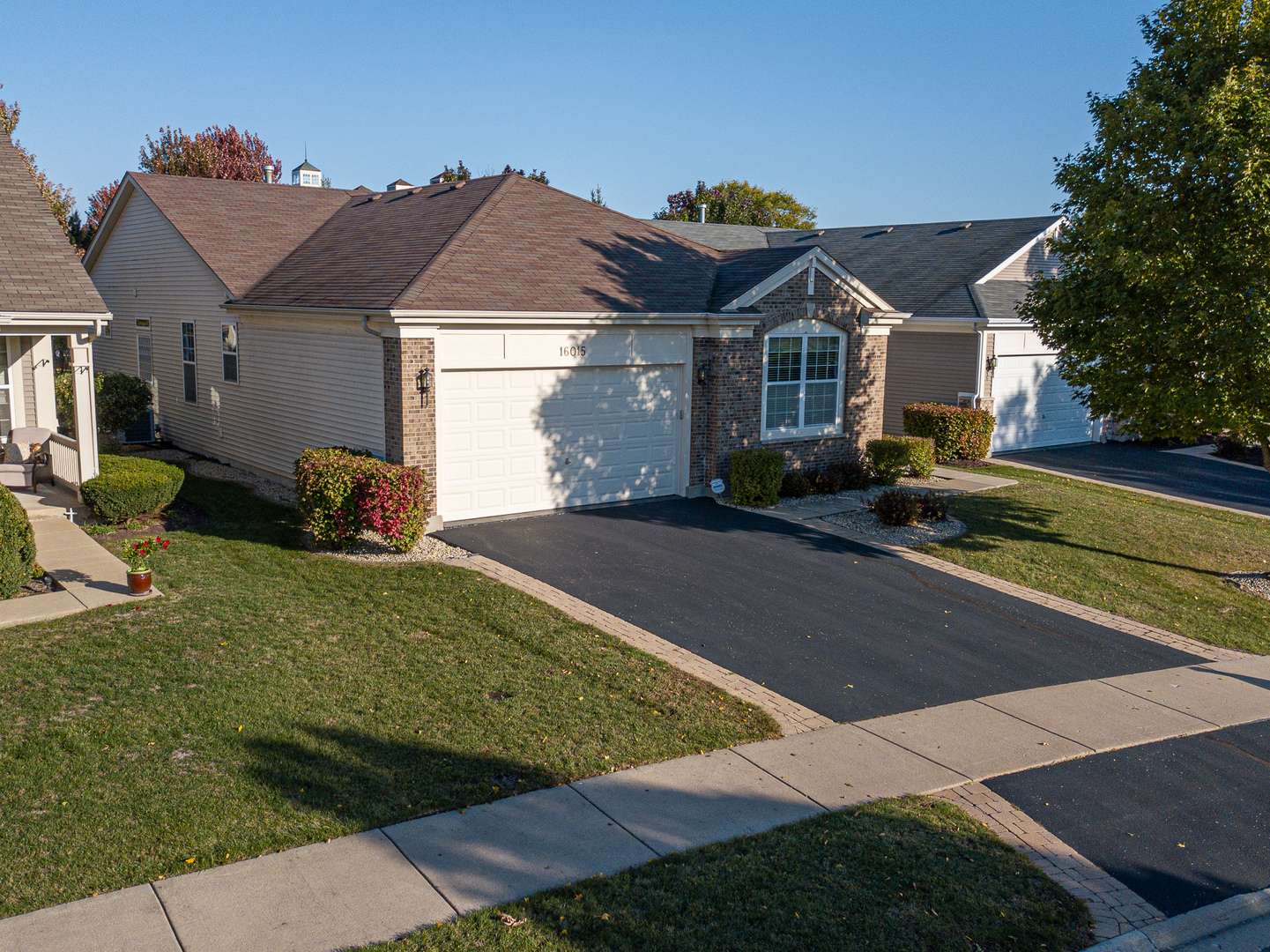 Crest Hill, IL 60403,16015 Carillon Lakes CT