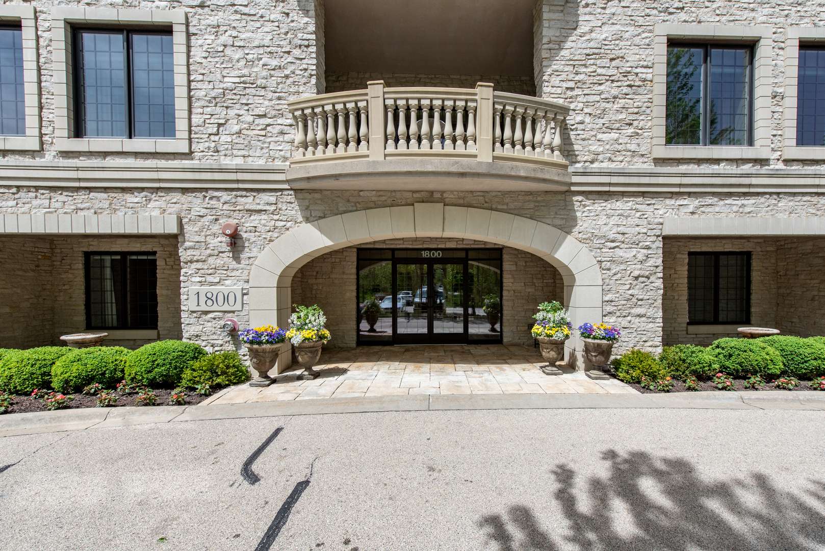 Lake Forest, IL 60045,1800 Amberley CT #206