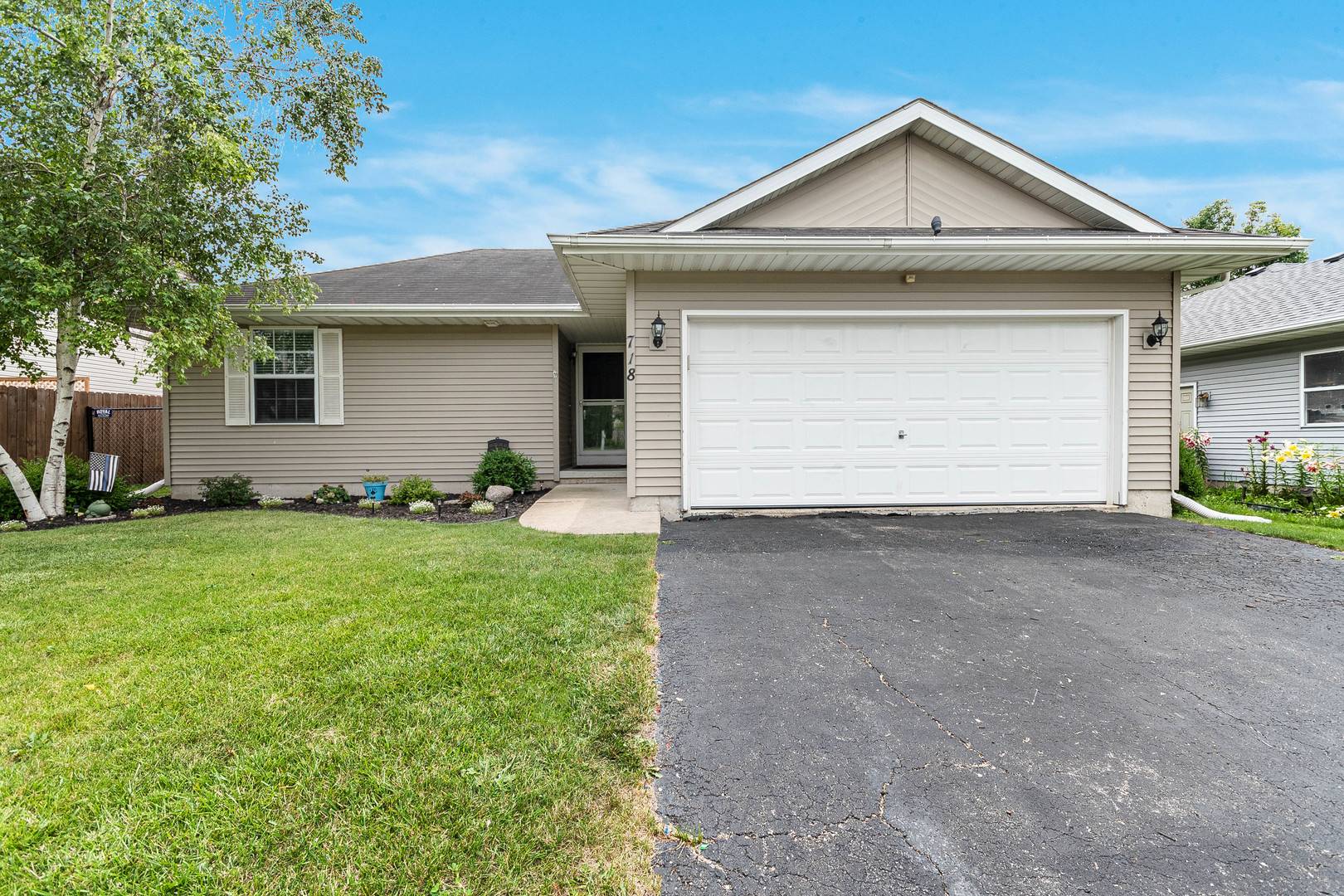 Genoa, IL 60135,718 Redwood CT