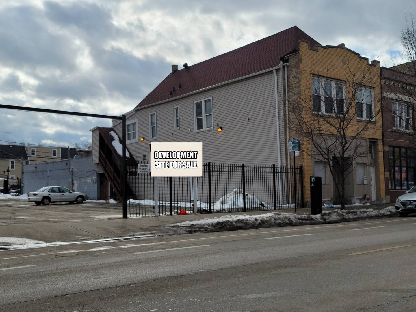 Chicago, IL 60647,3265 W Armitage AVE