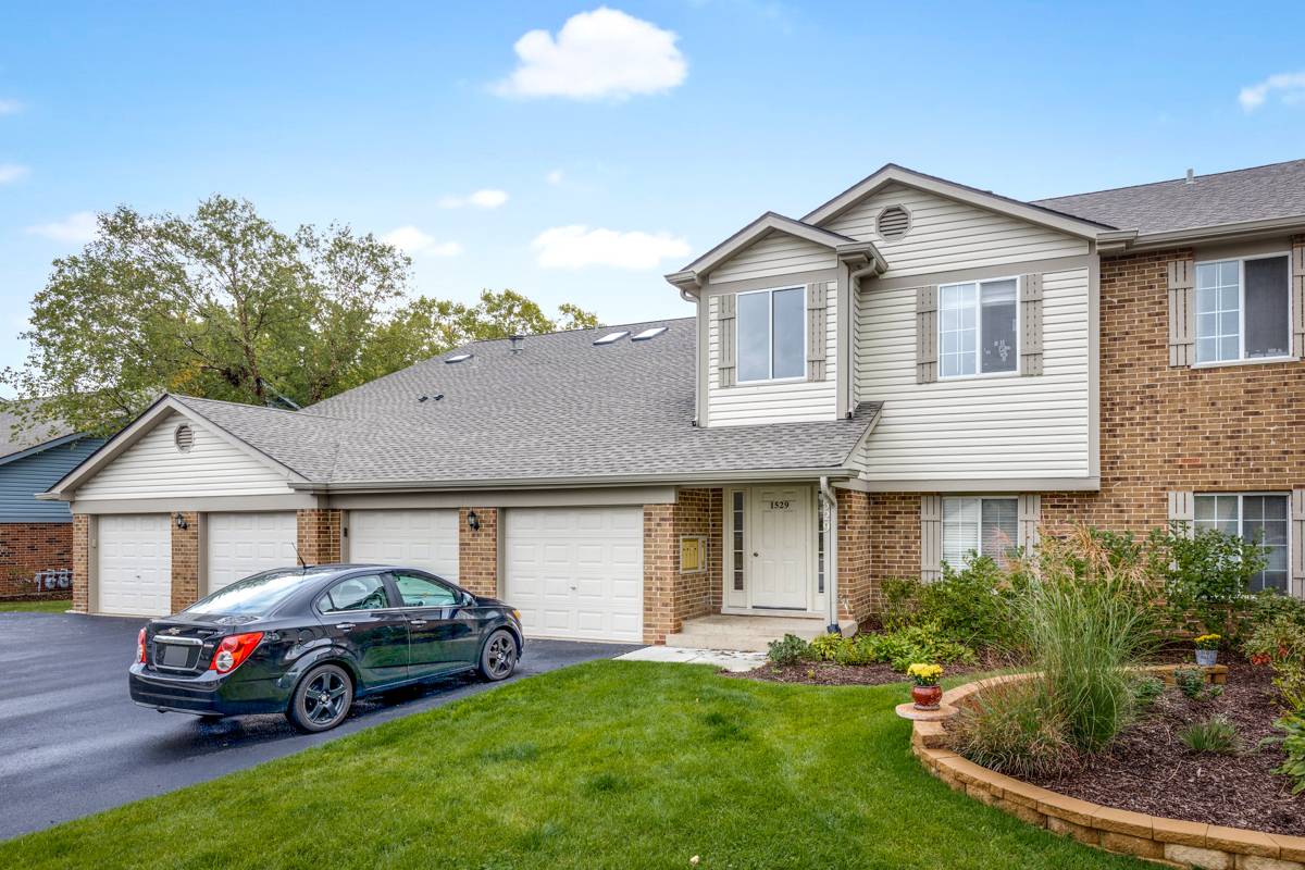 Schaumburg, IL 60193,1529 Commodore CT #1