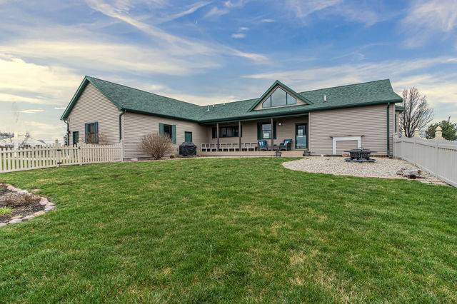 Sidney, IL 61877,906 County Road 1900 E