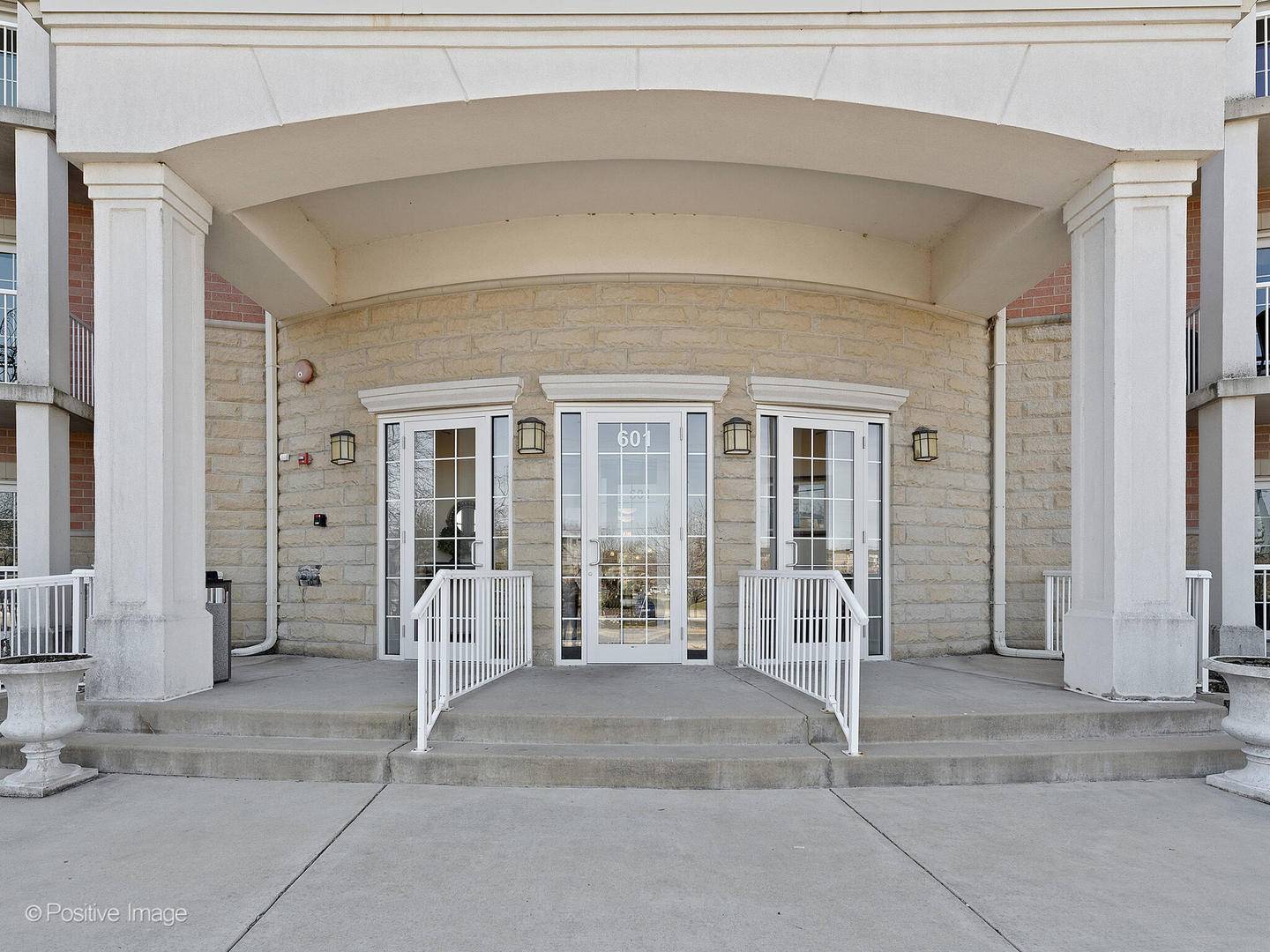 Arlington Heights, IL 60004,601 W Rand RD #207