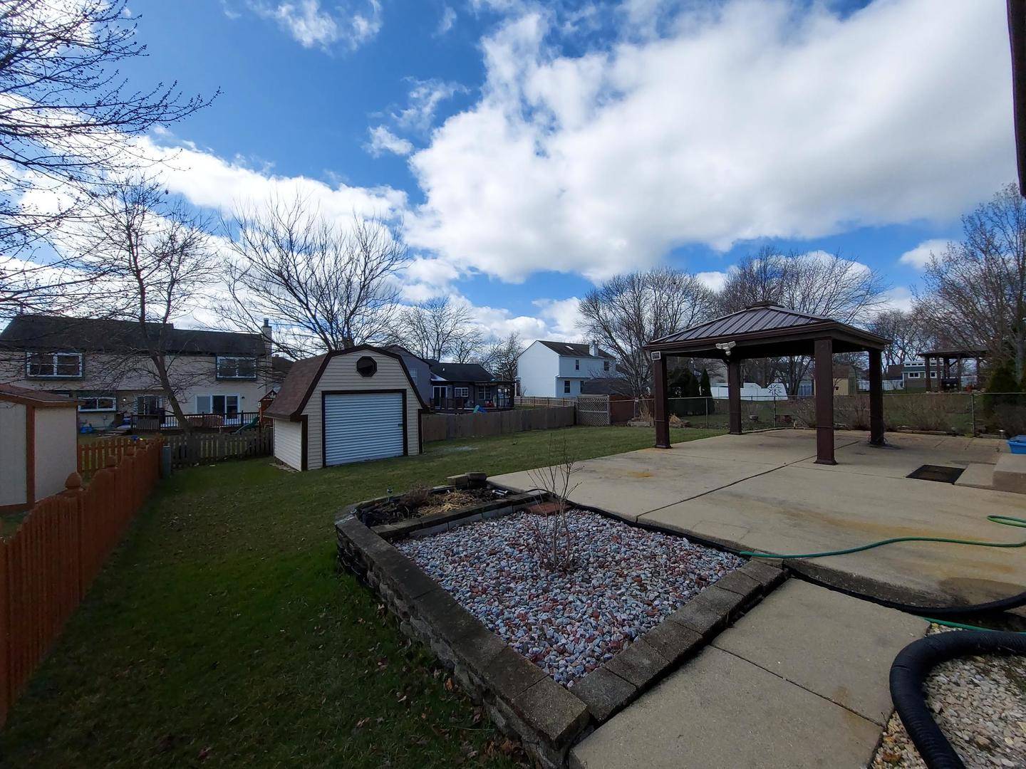 Carol Stream, IL 60188,1046 Cliff View LN