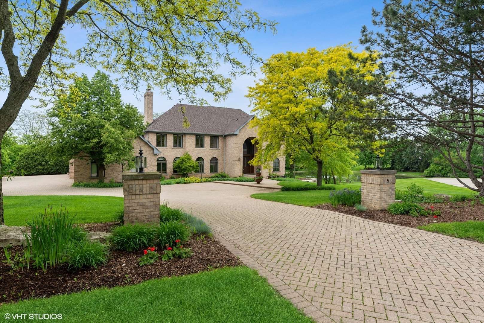 South Barrington, IL 60010,5 Knoll CT