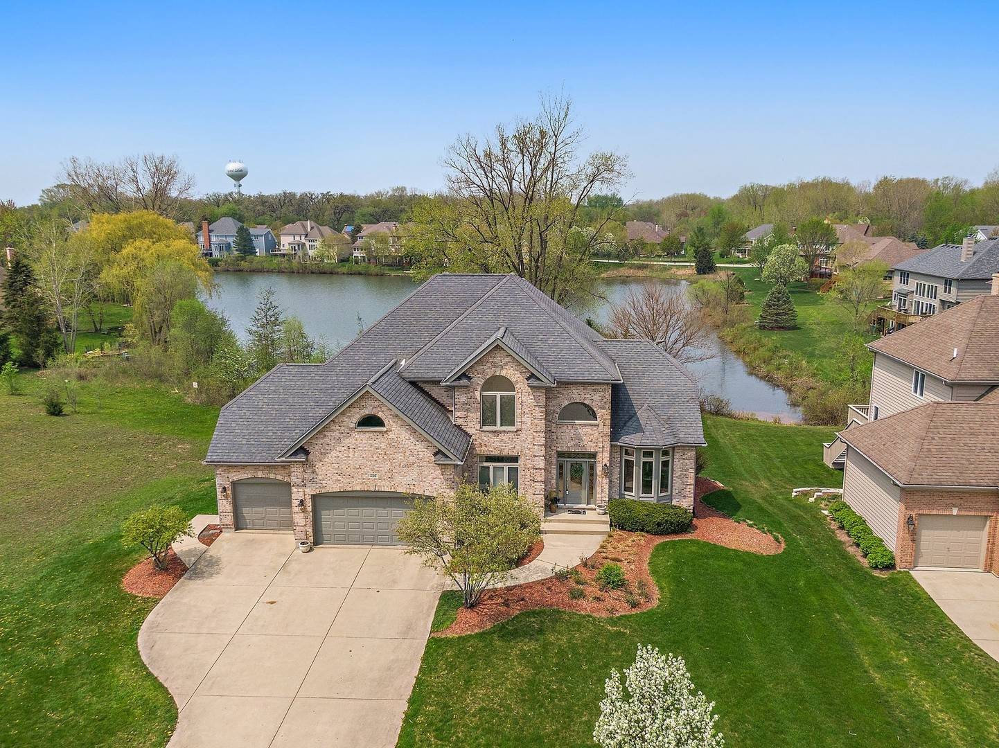 Crystal Lake, IL 60014,586 Iris CT