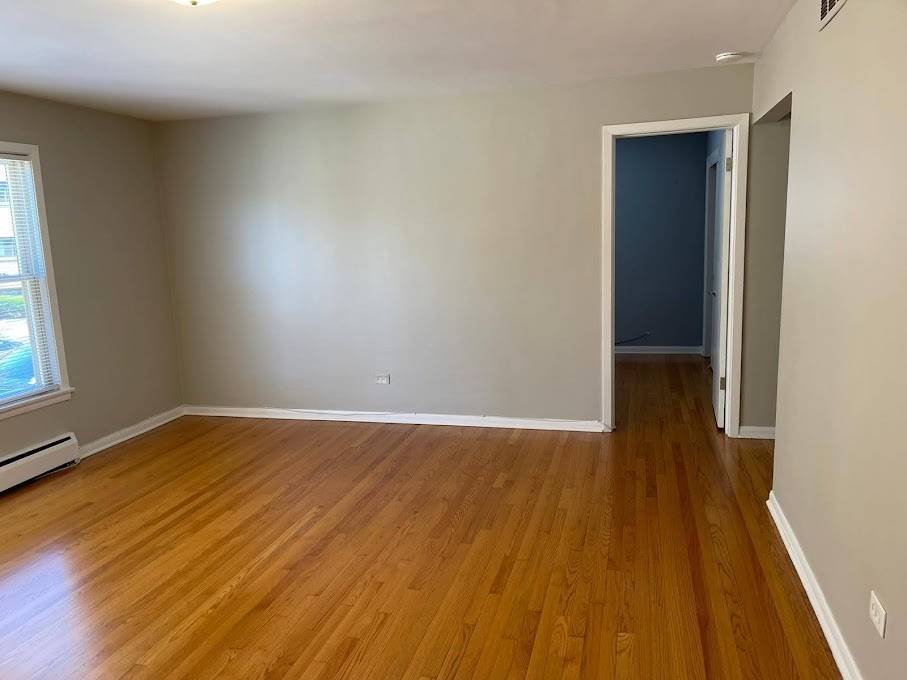 Chicago, IL 60630,5544 W Higgins AVE #2C