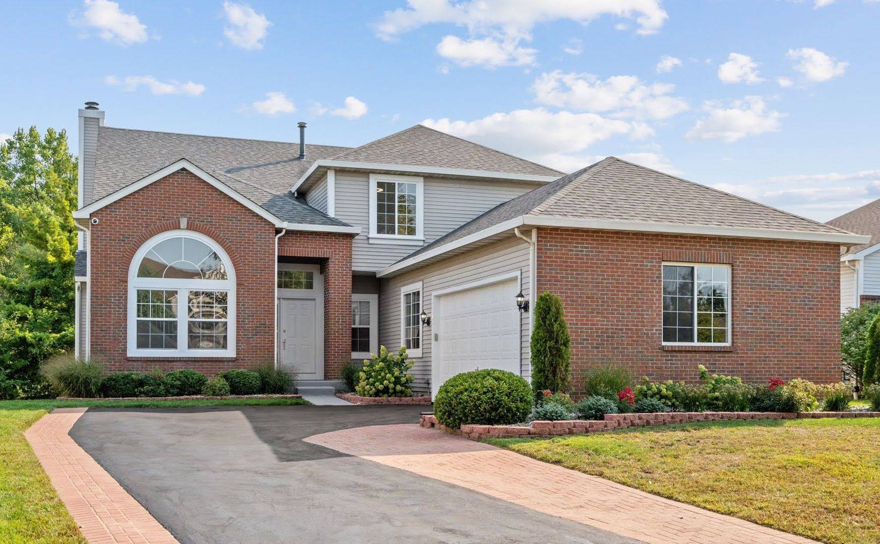 Woodridge, IL 60517,1197 Hillcrest LN