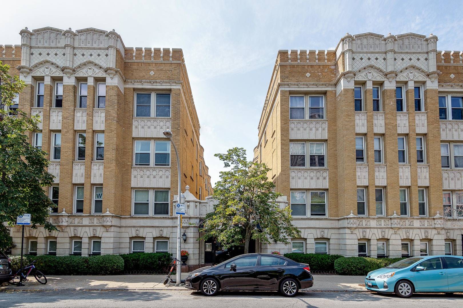 Chicago, IL 60613,4240 N Clarendon AVE #206S