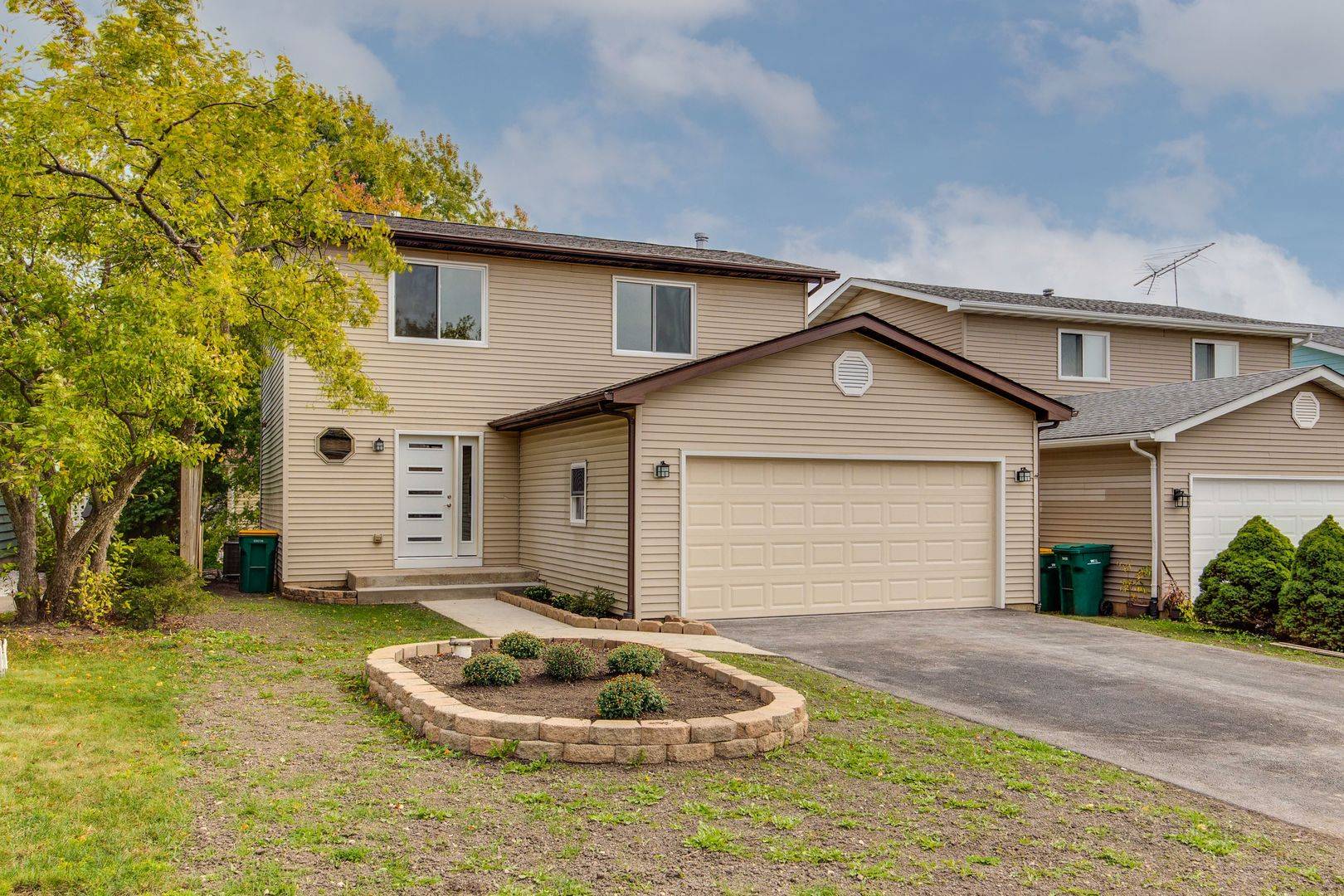 Lake Zurich, IL 60047,23477 N Garden LN