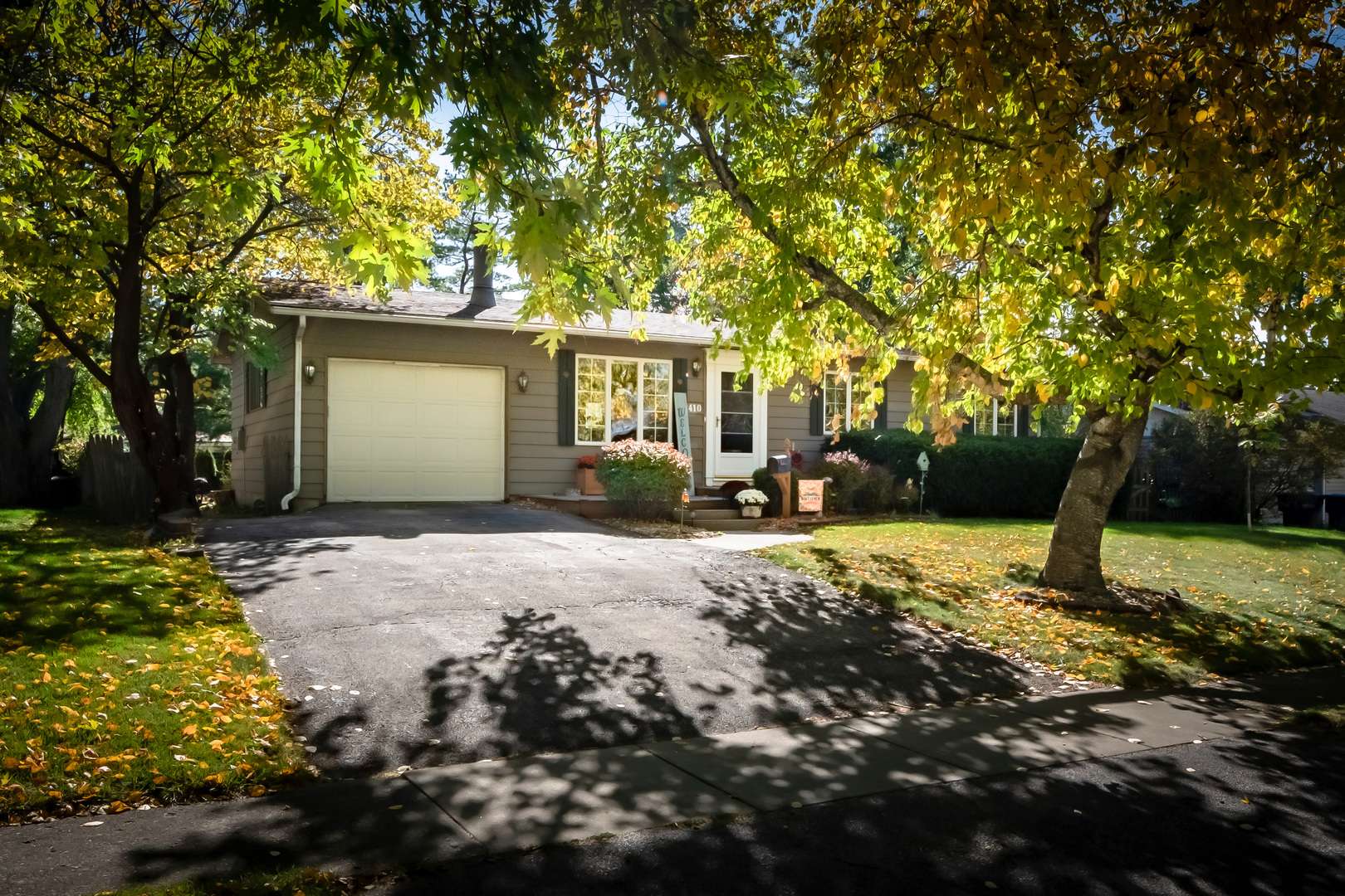 Dekalb, IL 60115,410 Gayle AVE