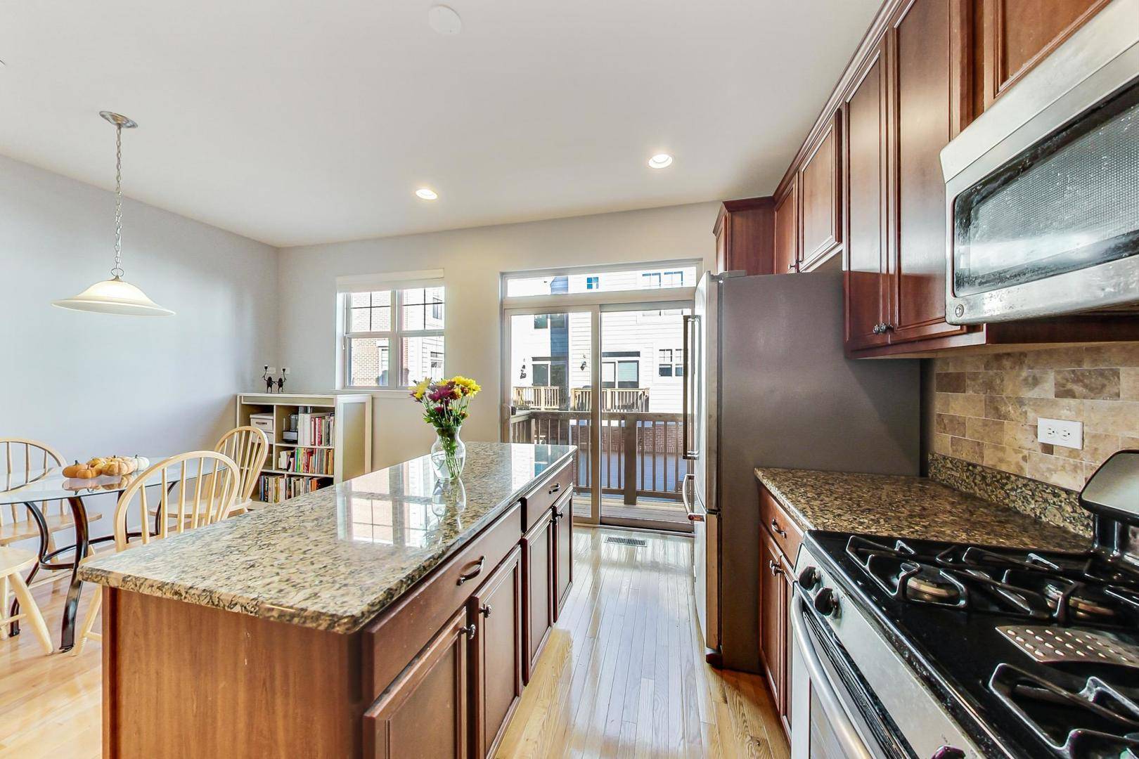 Morton Grove, IL 60053,207 Narragansett CT