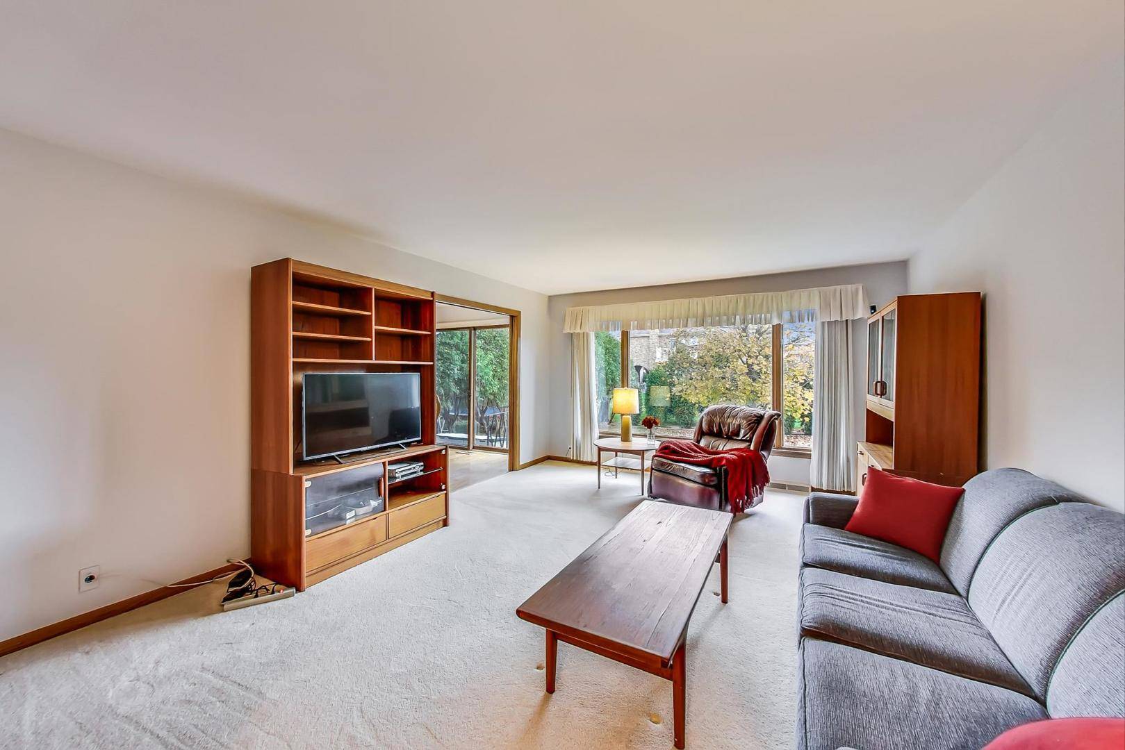 Morton Grove, IL 60053,8214 Mango AVE