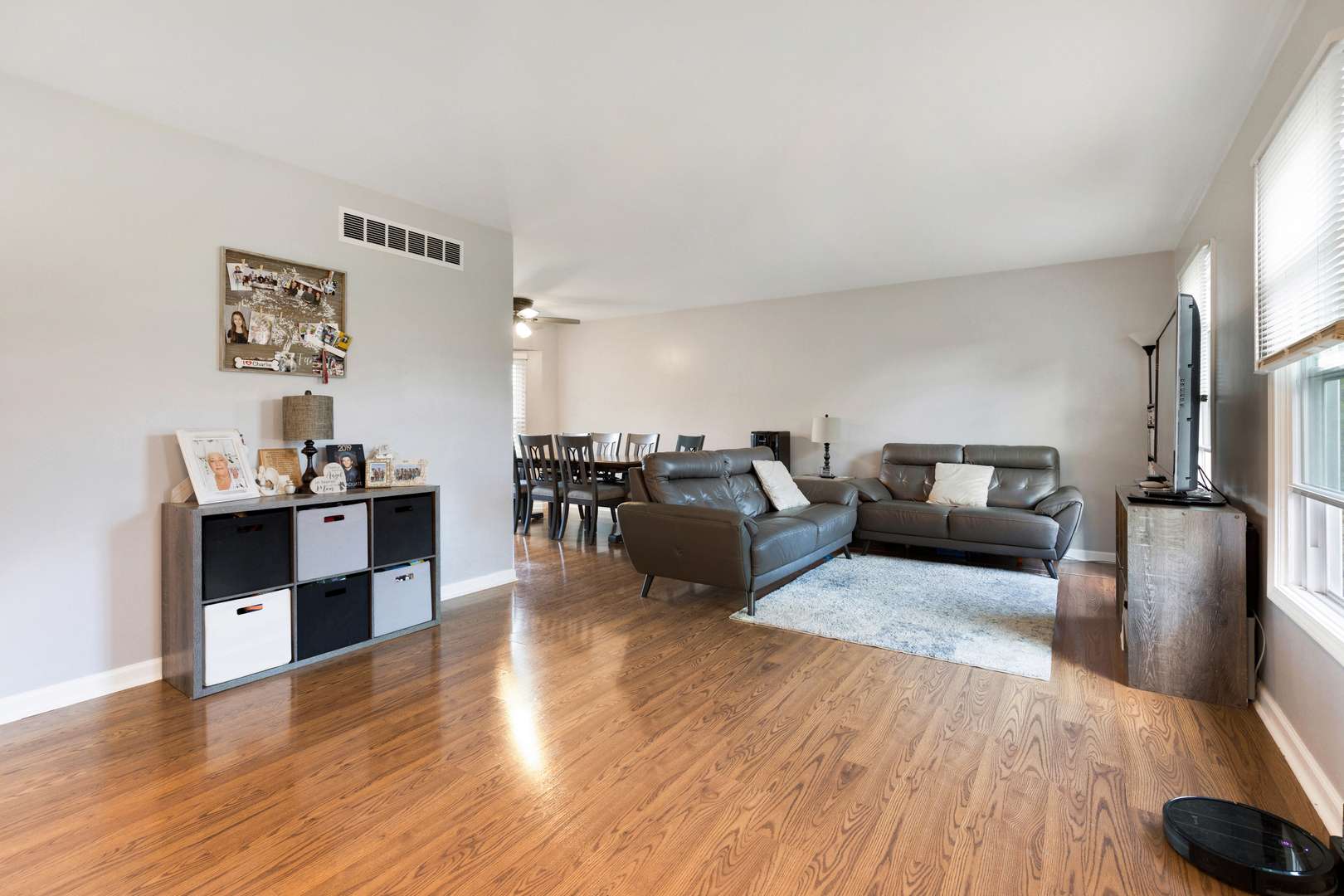 South Elgin, IL 60177,586 INDEPENDENCE AVE