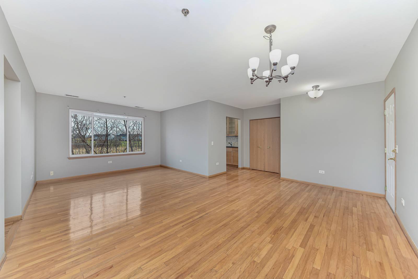 Addison, IL 60101,881 N Swift RD #207