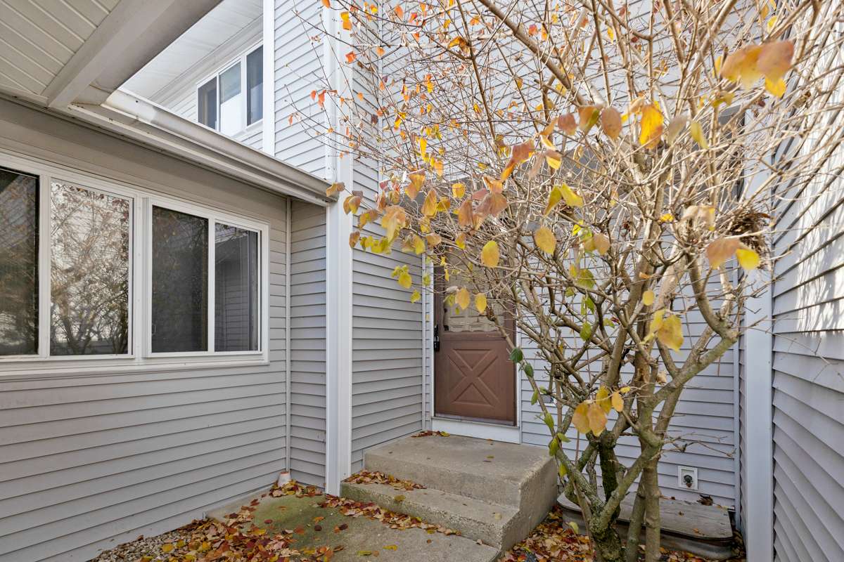 Deerfield, IL 60015,446 partridge LN #4