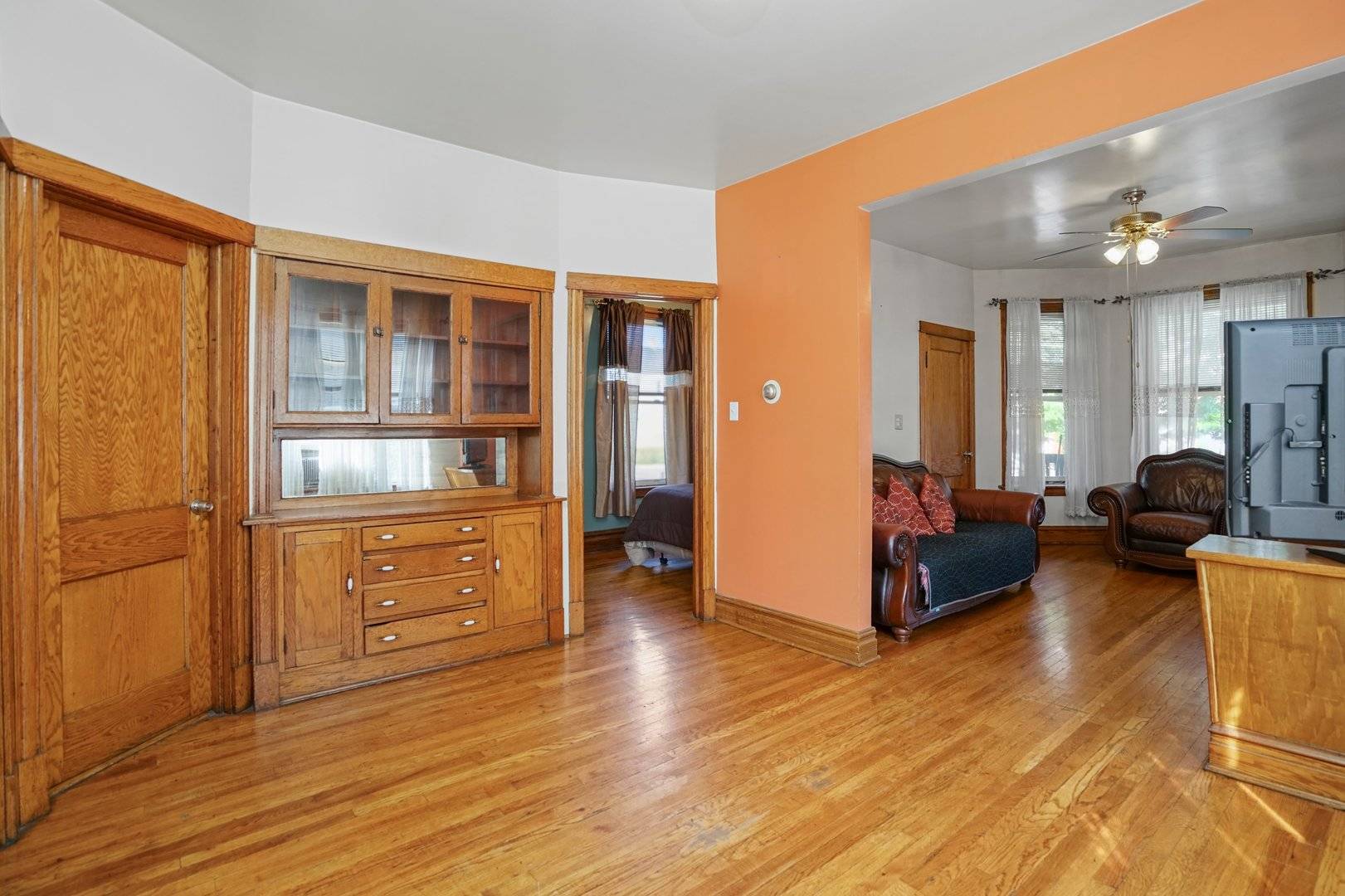 Chicago, IL 60609,5404 S Honore ST