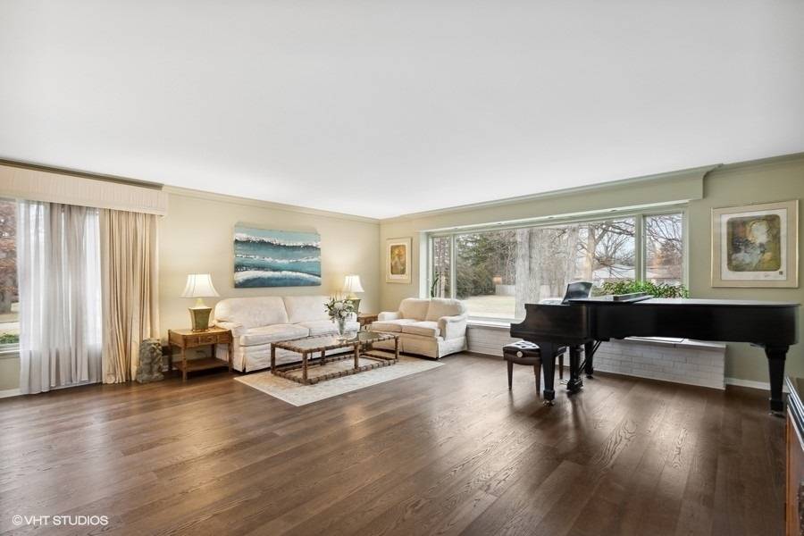 Lake Forest, IL 60045,1230 Oak Knoll DR