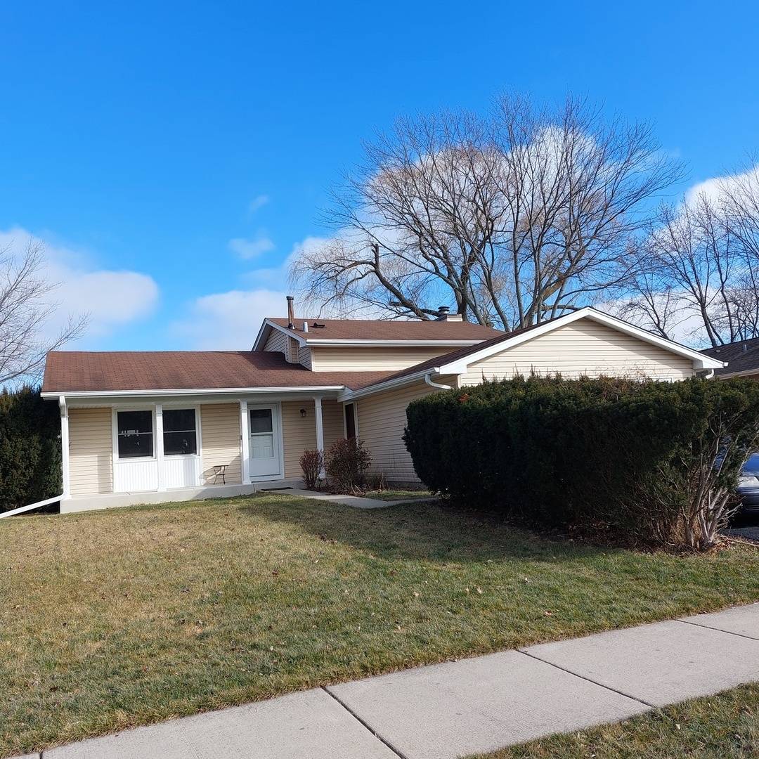Hoffman Estates, IL 60192,4315 Huntington BLVD