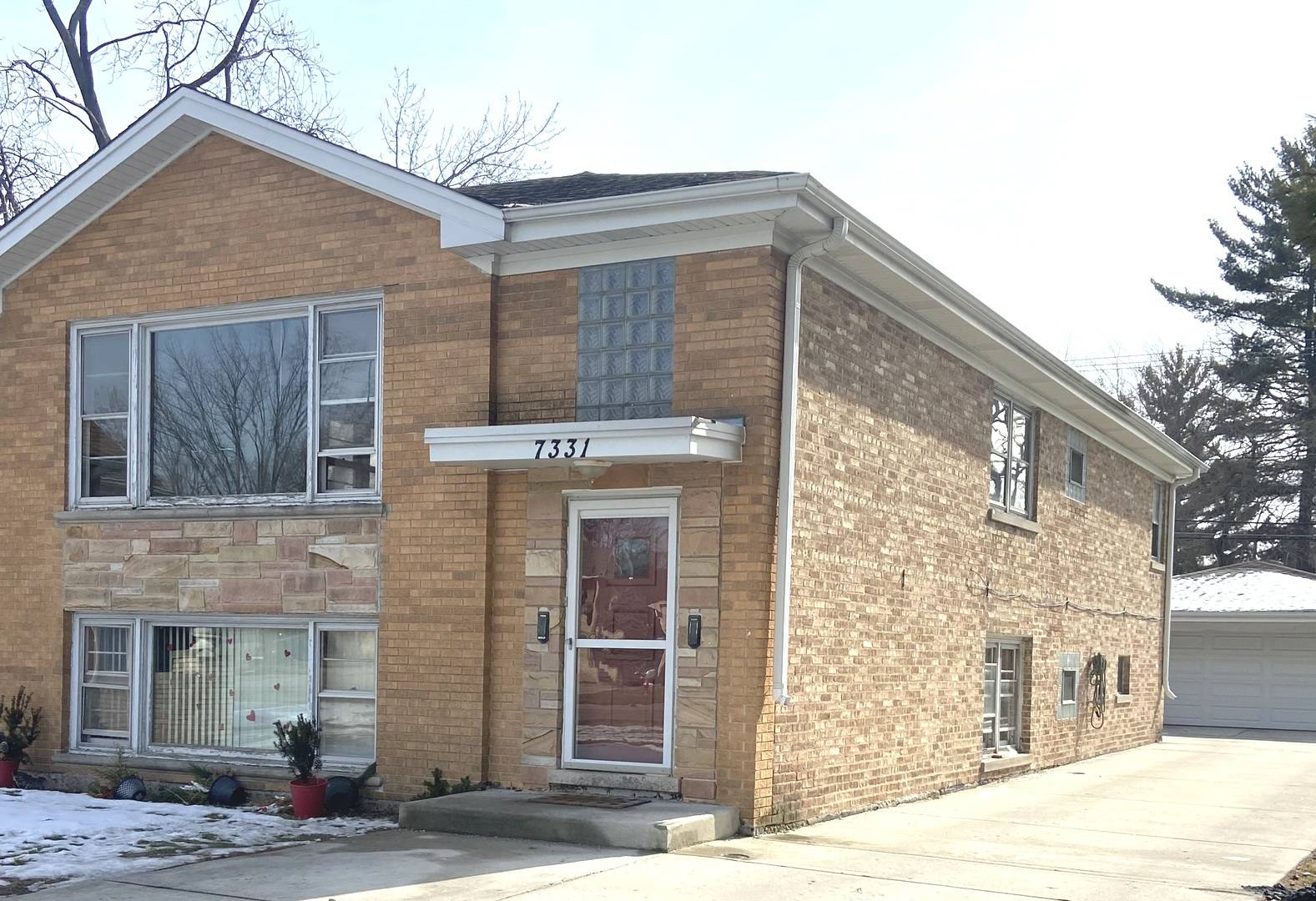 Lyons, IL 60534,7331 OGDEN AVE