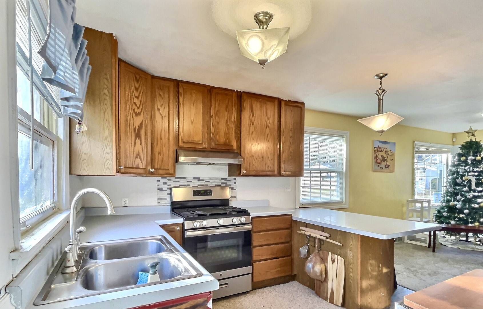 Dekalb, IL 60115,712 S 4th ST