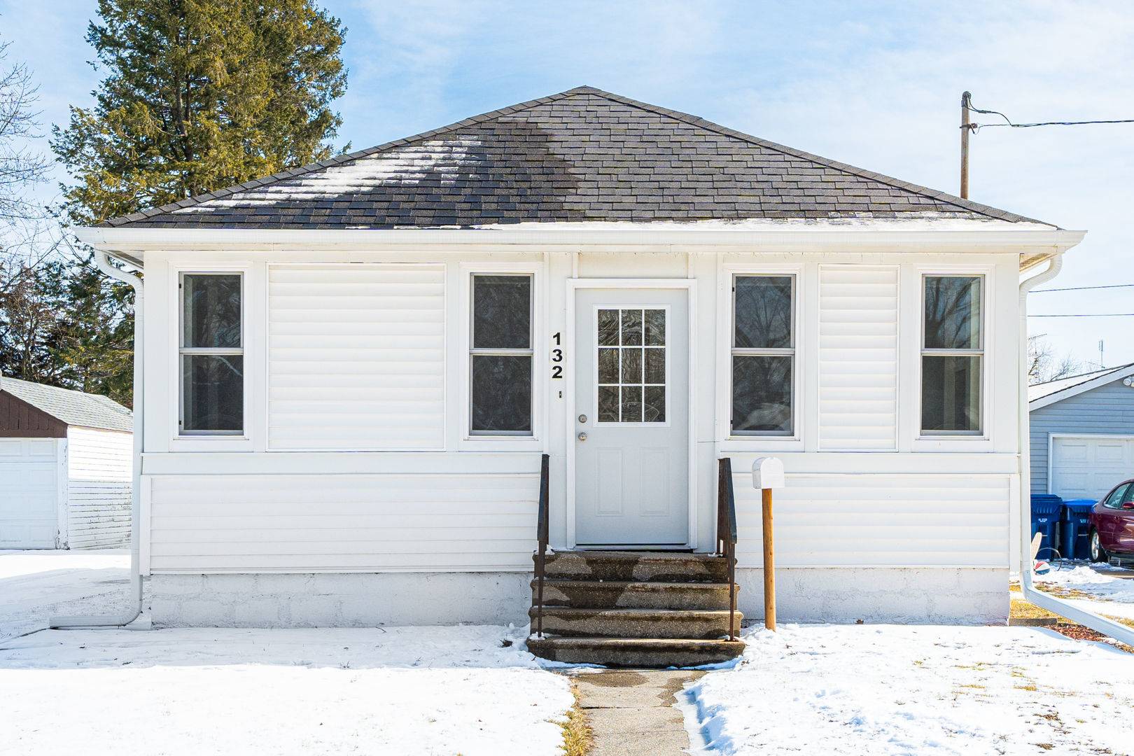 Dekalb, IL 60115,132 Holly ST