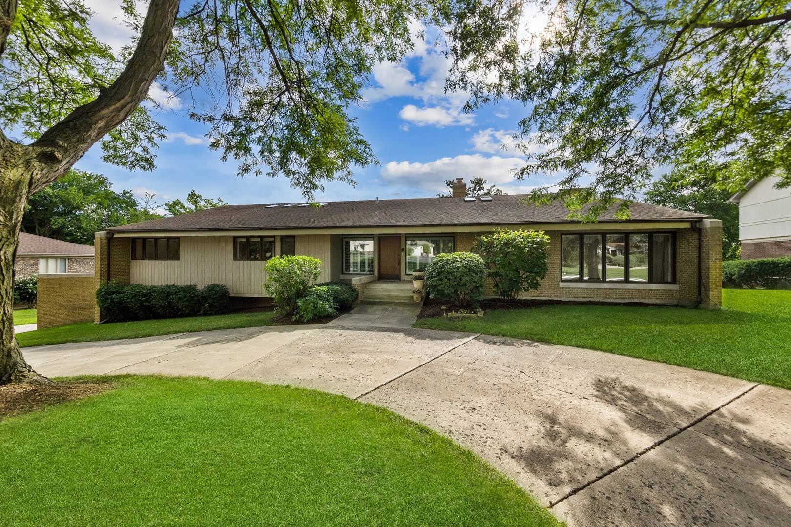 Oak Brook, IL 60523,6 Shelburne DR