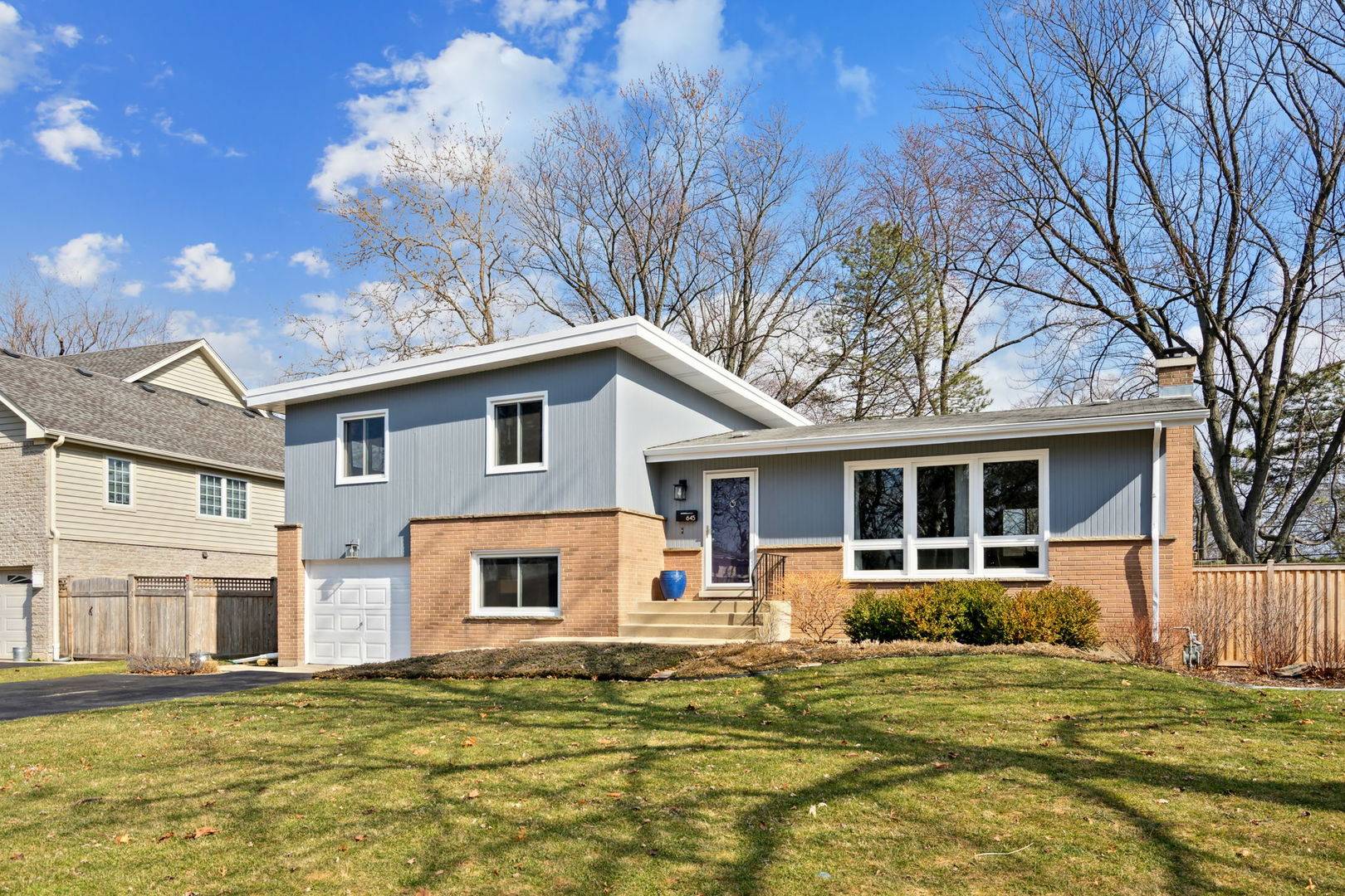 Deerfield, IL 60015,645 APPLETREE LN