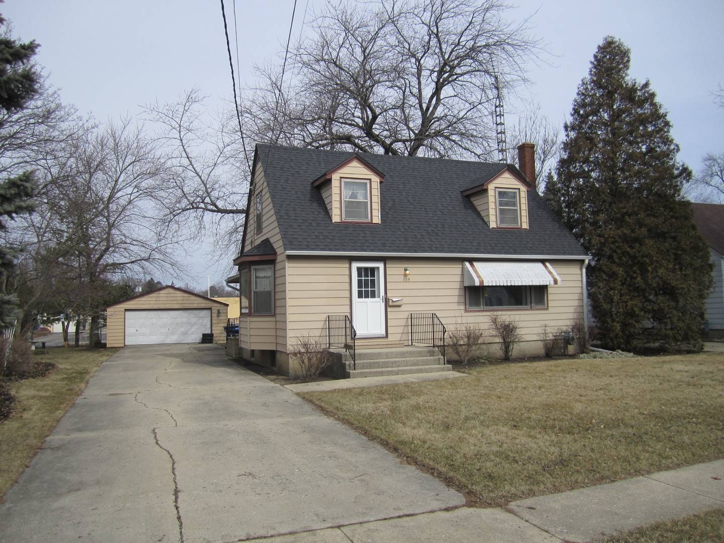 Dekalb, IL 60115,309 E Sunset PL