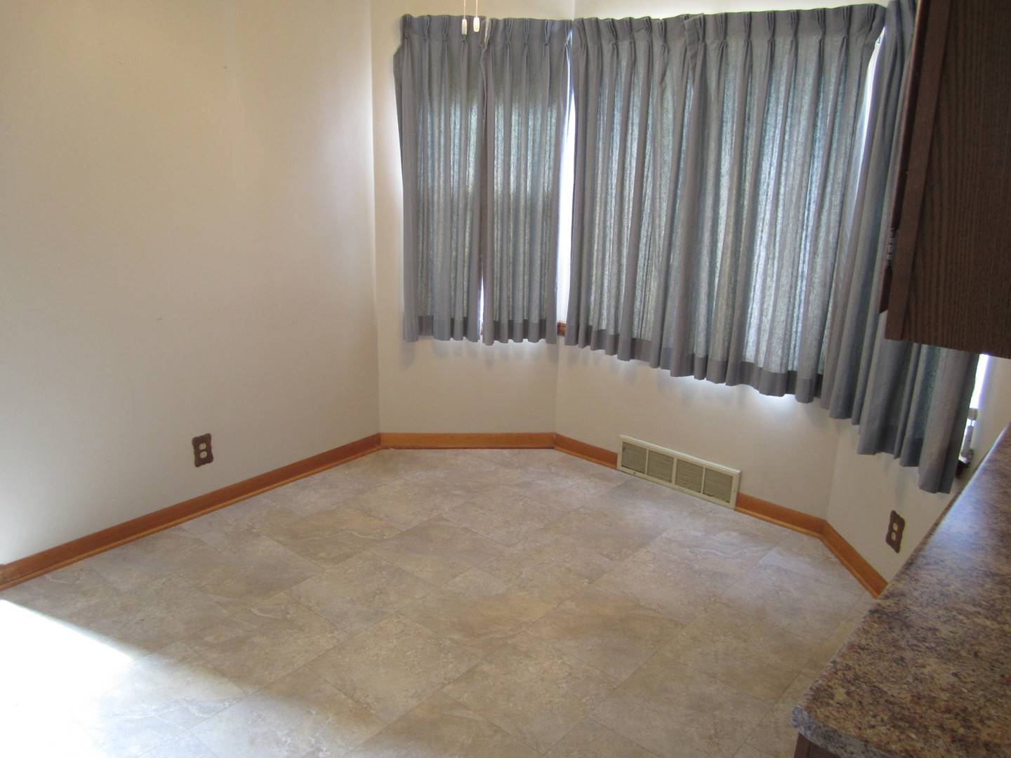 Dekalb, IL 60115,309 E Sunset PL