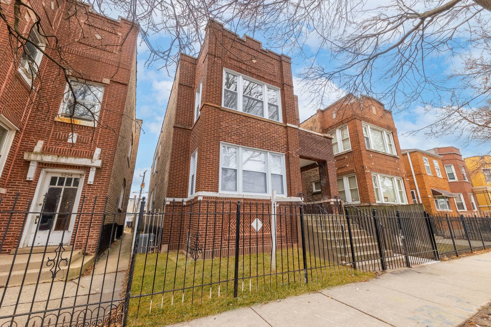Chicago, IL 60629,6230 S Sacramento AVE
