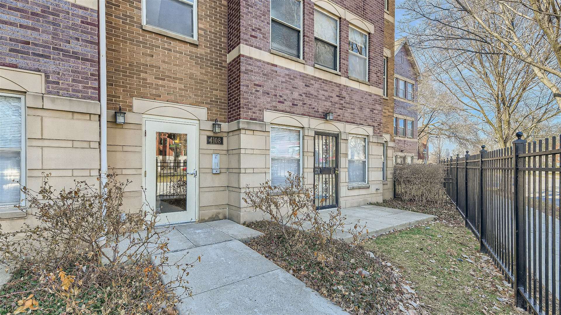 Chicago, IL 60653,4108 S Drexel BLVD #3B