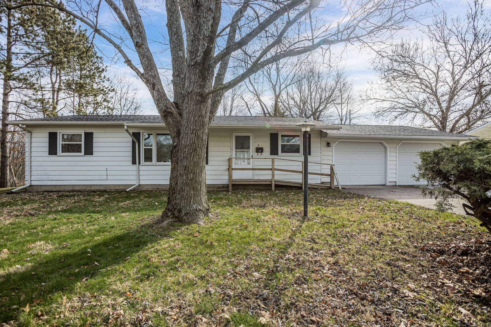 Villa Grove, IL 61956,511 N Walnut ST