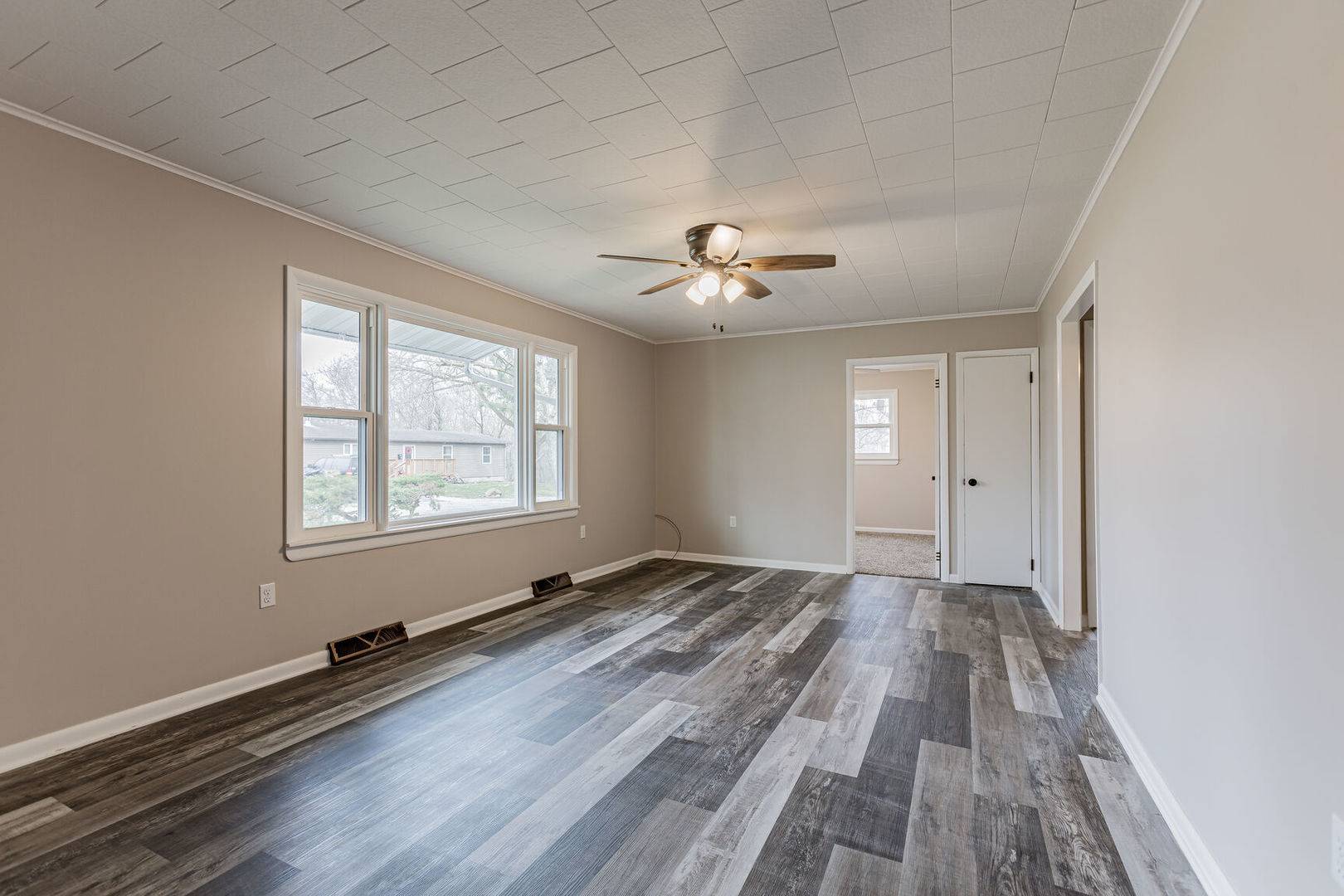 Villa Grove, IL 61956,511 N Walnut ST